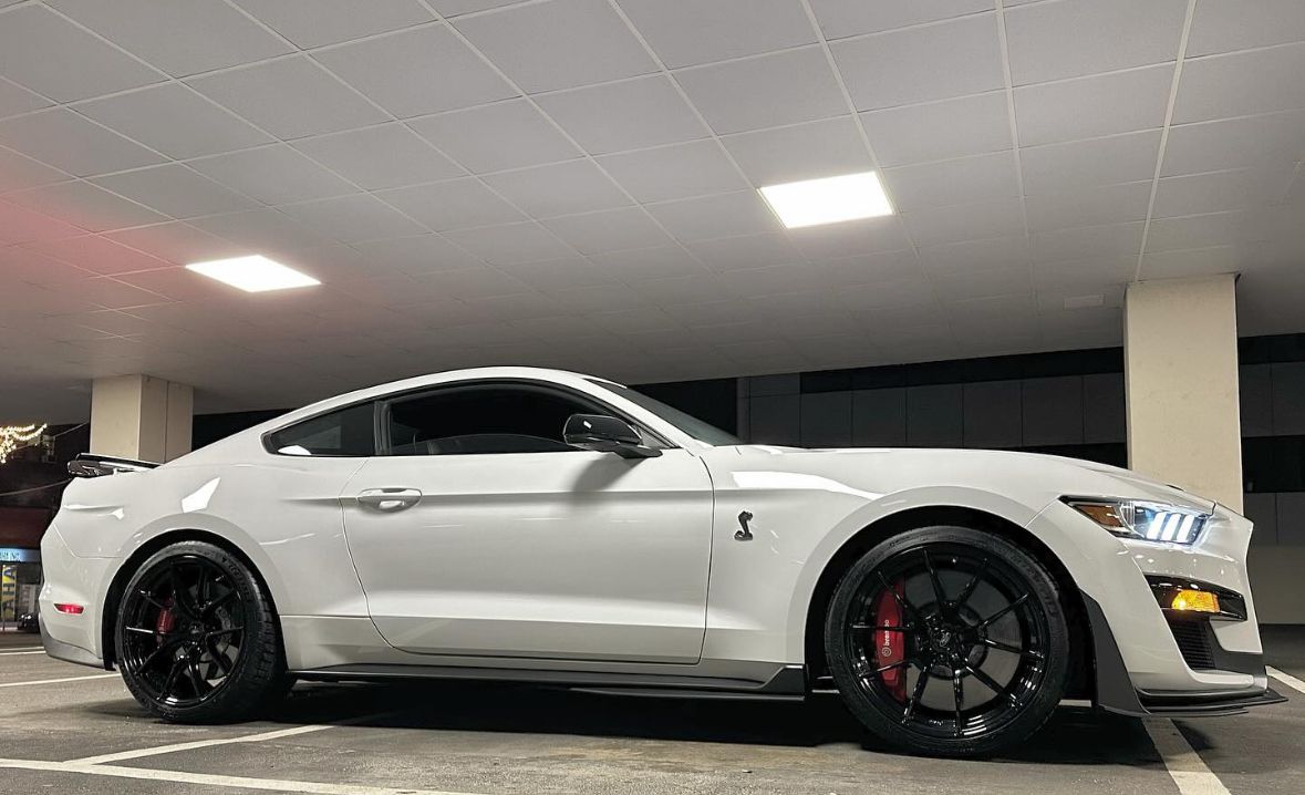 White Ford Mustang - VS-5RS in Satin Black