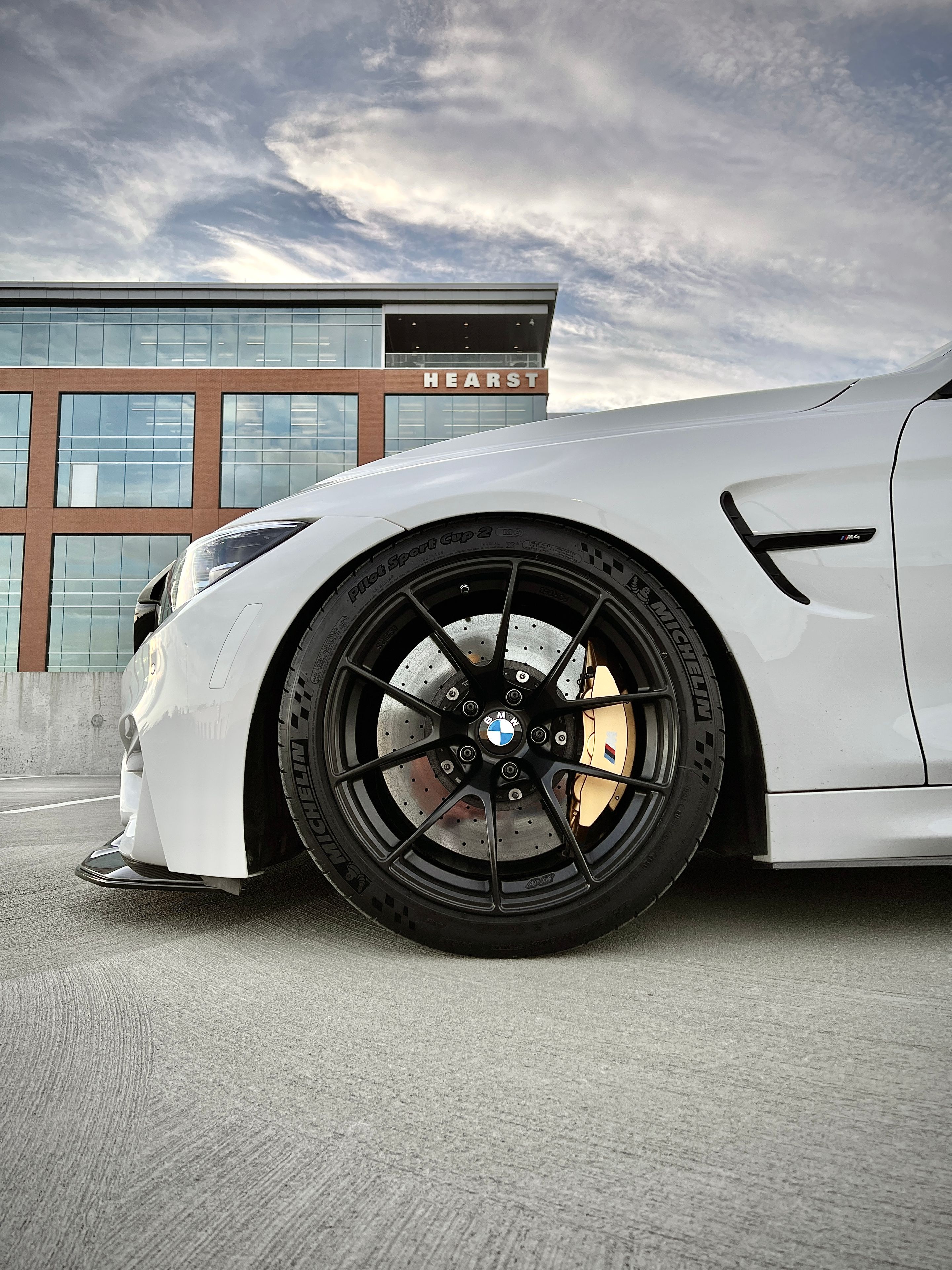 White BMW F82 Coupe M4 with 19" VS-5RS Apex wheels in Satin Black