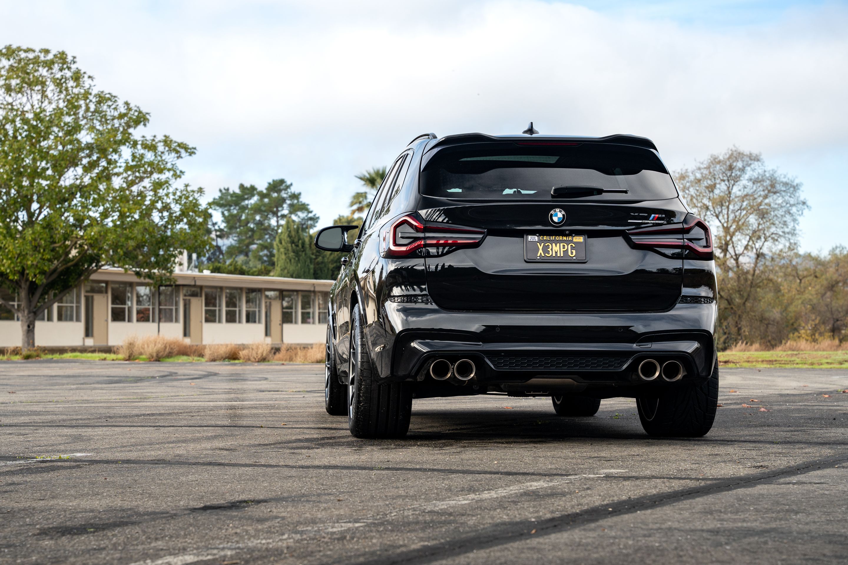 Black BMW F97 X3M with 20" VS-5RX Apex wheels in Anthracite