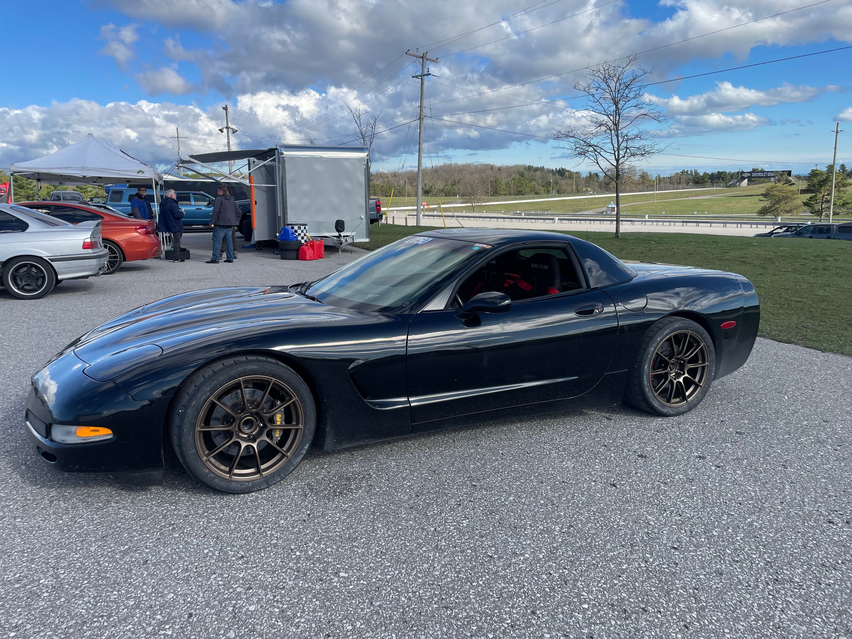 Black Chevrolet C5 Corvette Base/Z51 with 18" SM-10RS Apex wheels in Satin Bronze