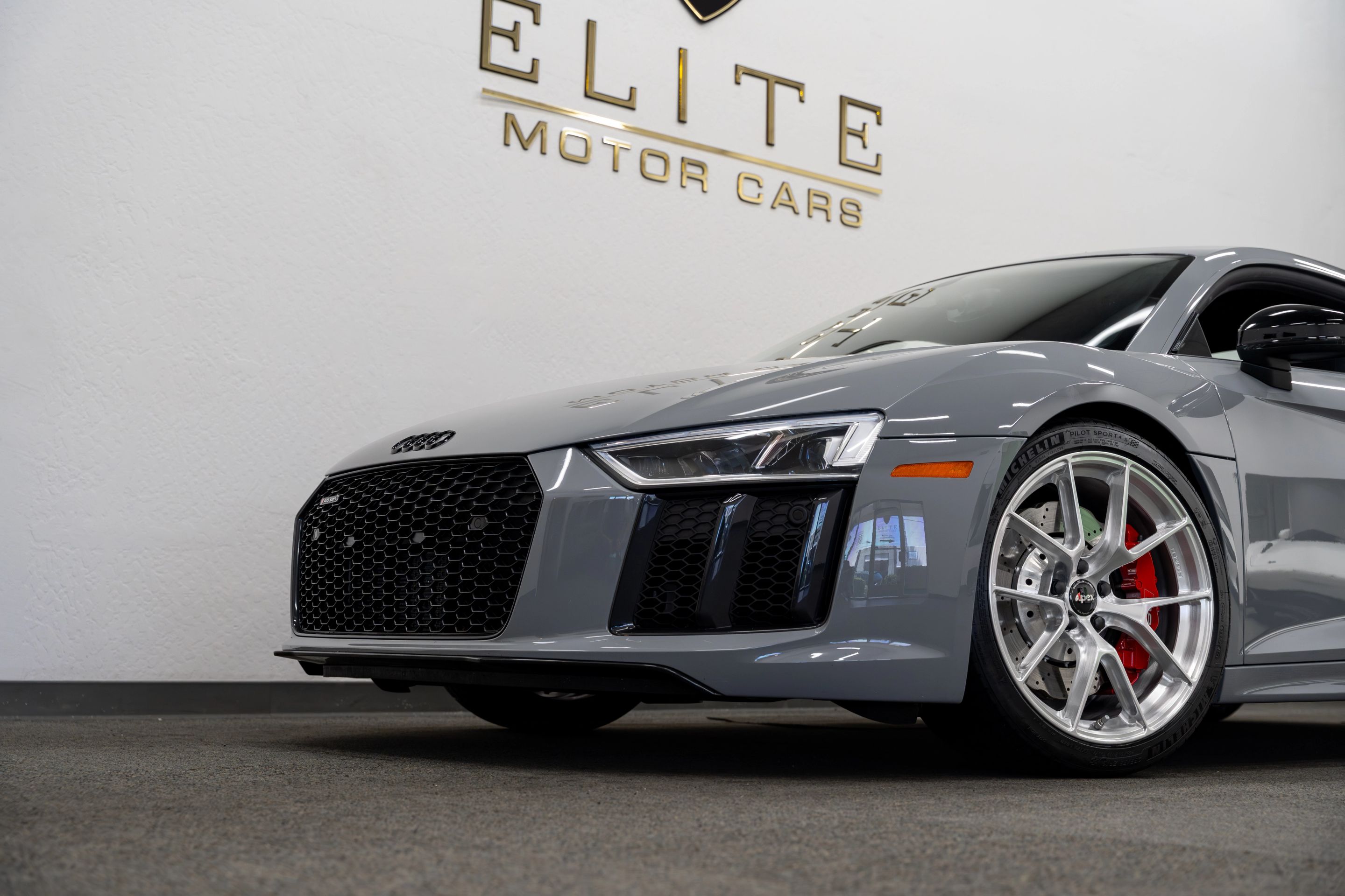 Grey Audi Gen 2 R8 with 19"/20" VS-5RS Apex wheels in Brushed Clear