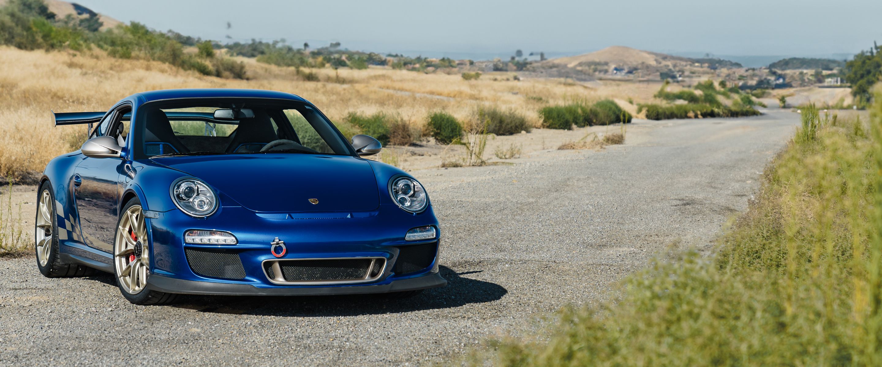 Blue Porsche 911 997 GT3 RS with 19" VS-5RS Apex wheels in Motorsport Gold
