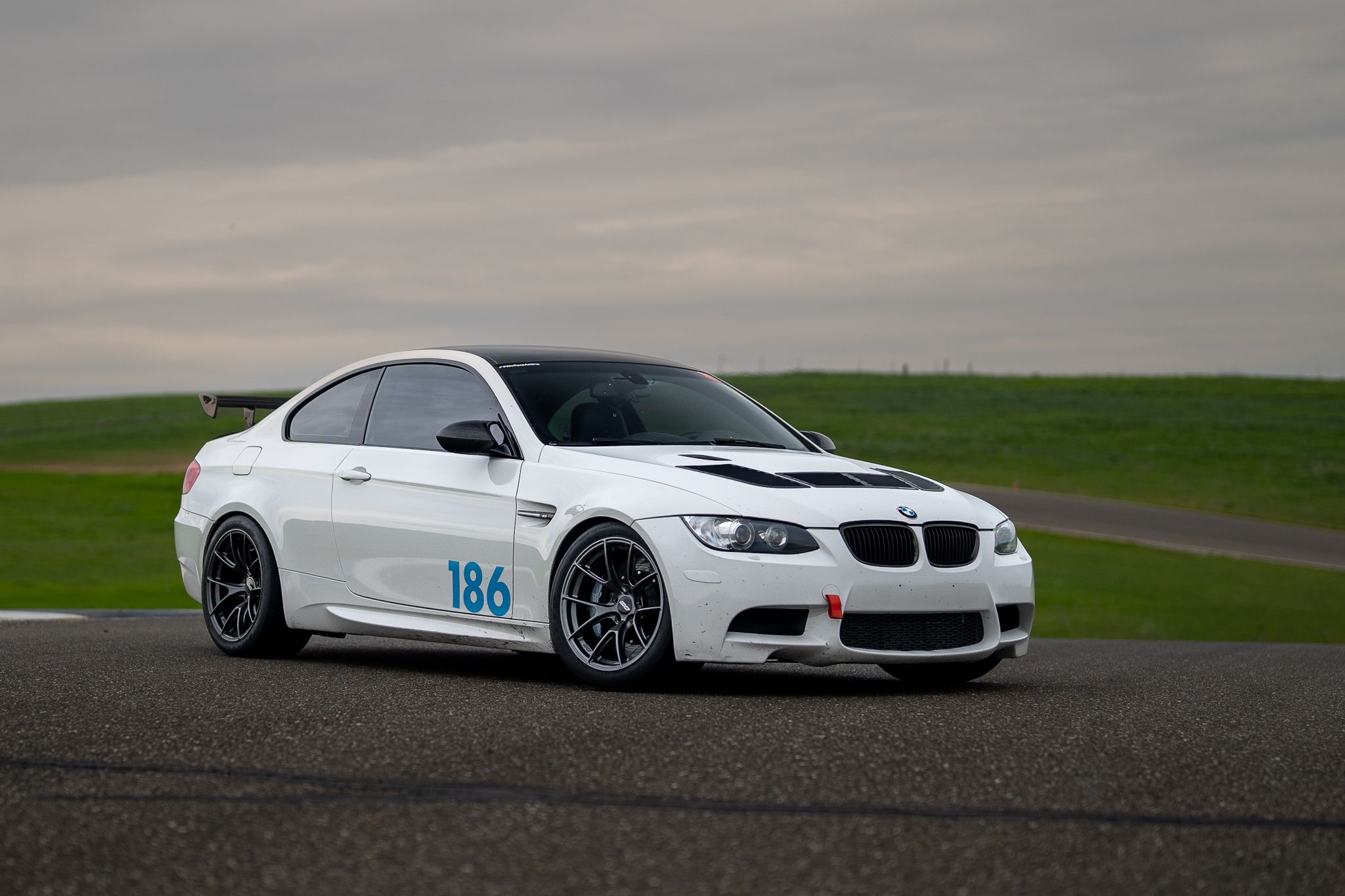White BMW E92 Coupe M3 with 18" VS-5RS Apex wheels in Anthracite