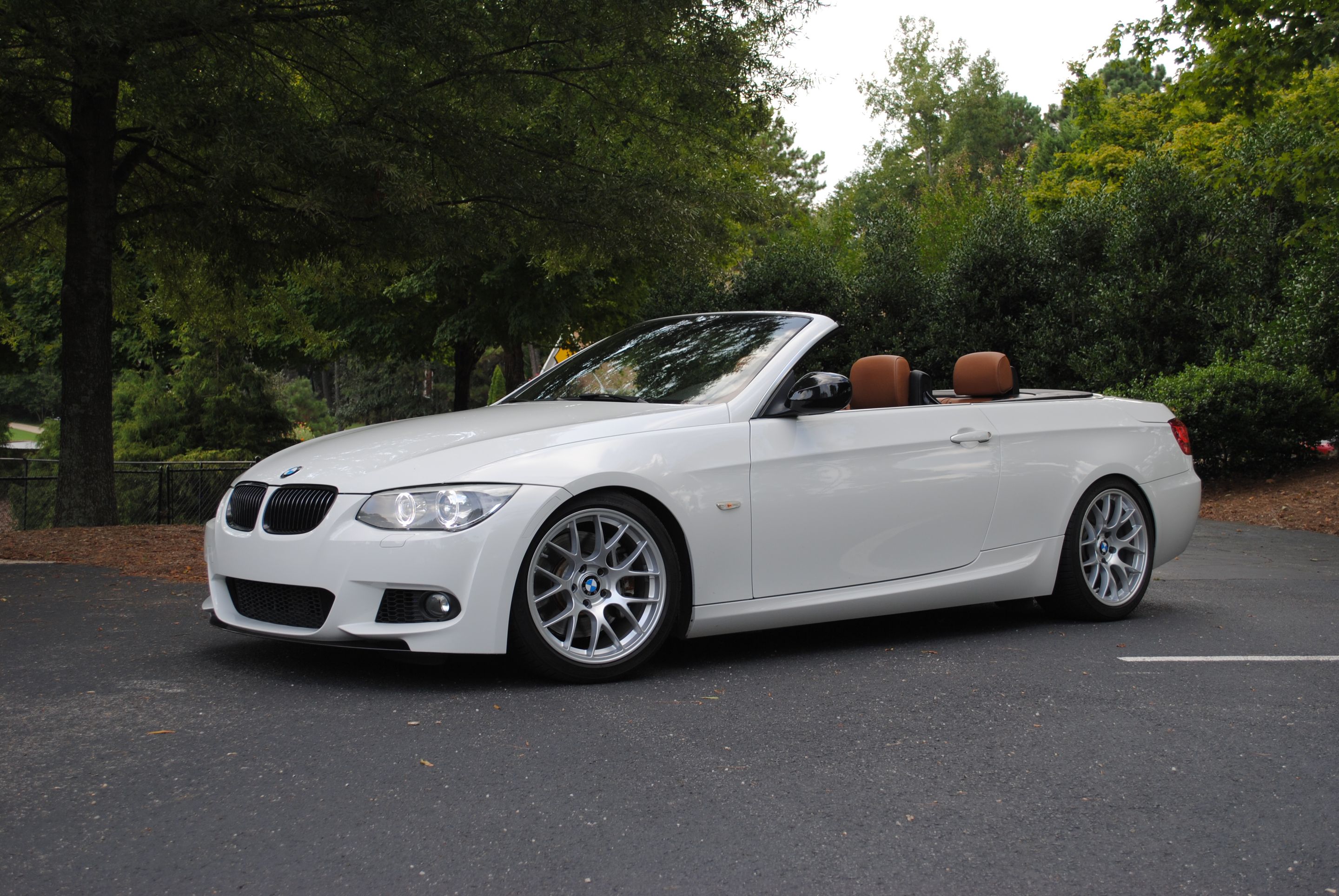 White BMW E93 Convertible 3 Series with 18" EC-7 Apex wheels in Race Silver