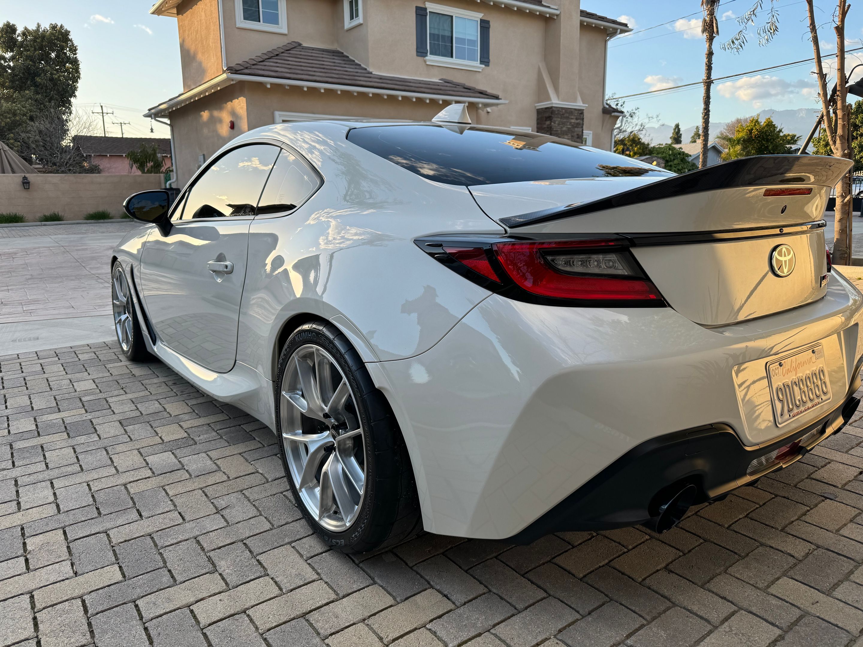 White Toyota GR86 with 18" VS-5RS Apex wheels in Brushed Clear