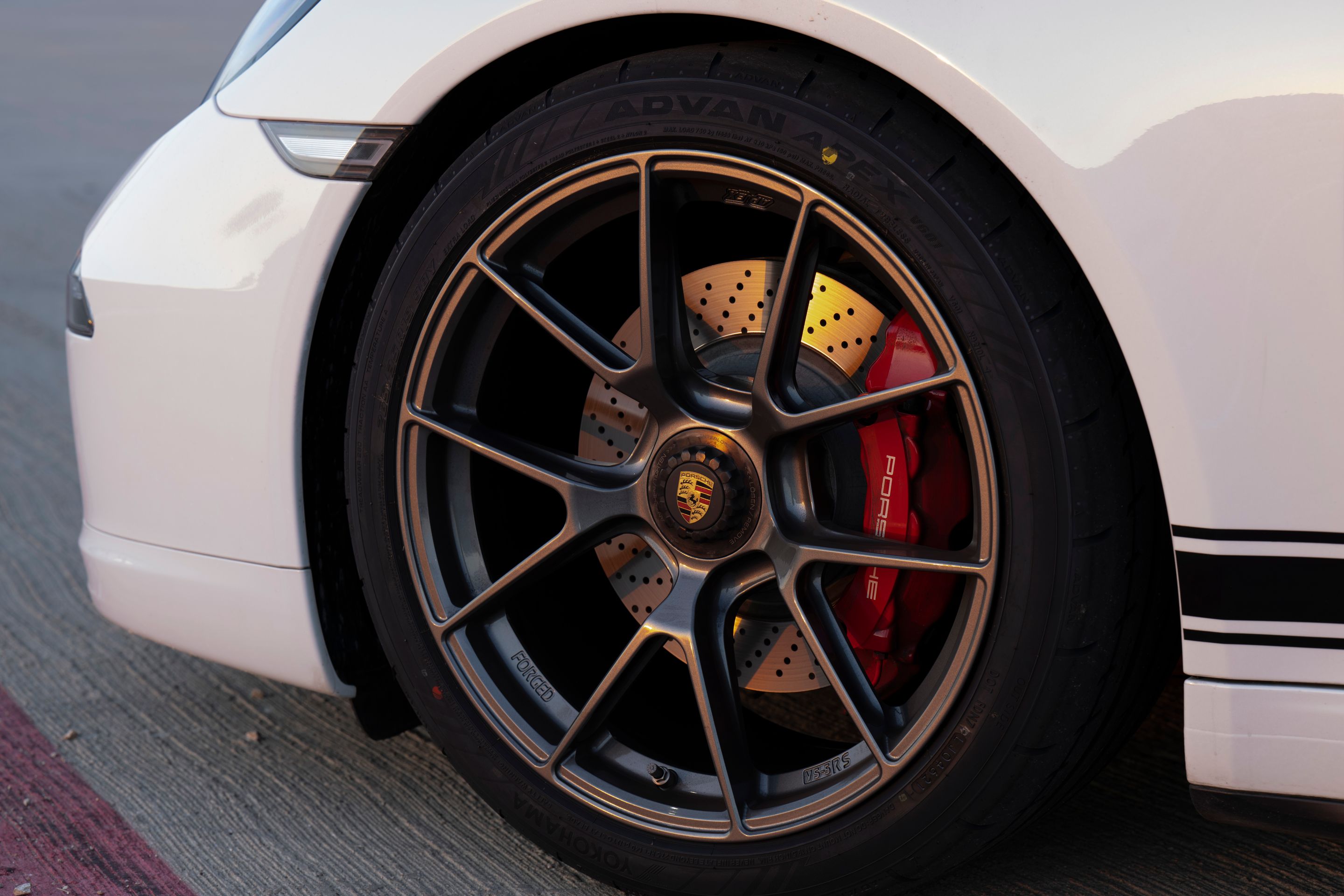 White Porsche 911 991.1 Carrera GTS with 19" VS-5RS Apex wheels in Anthracite