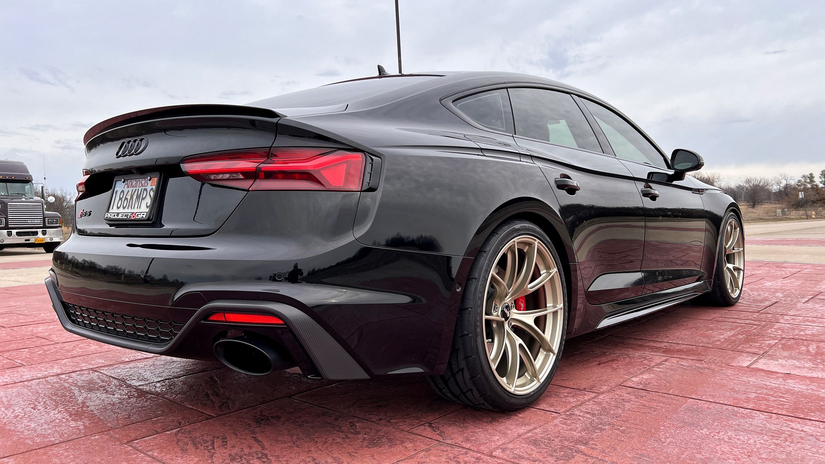 Black Audi B9 RS 5 Sportback with 20" VS-5RS Apex wheels in Motorsport Gold