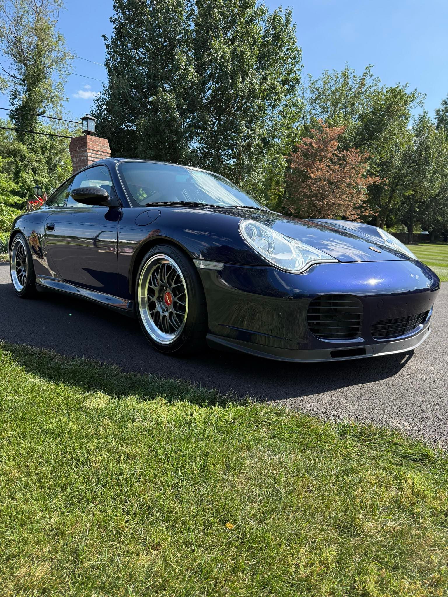 Blue Porsche 911 996 Carrera 4S with 18" ML-10RT Apex wheels in Machined Lip Anthracite