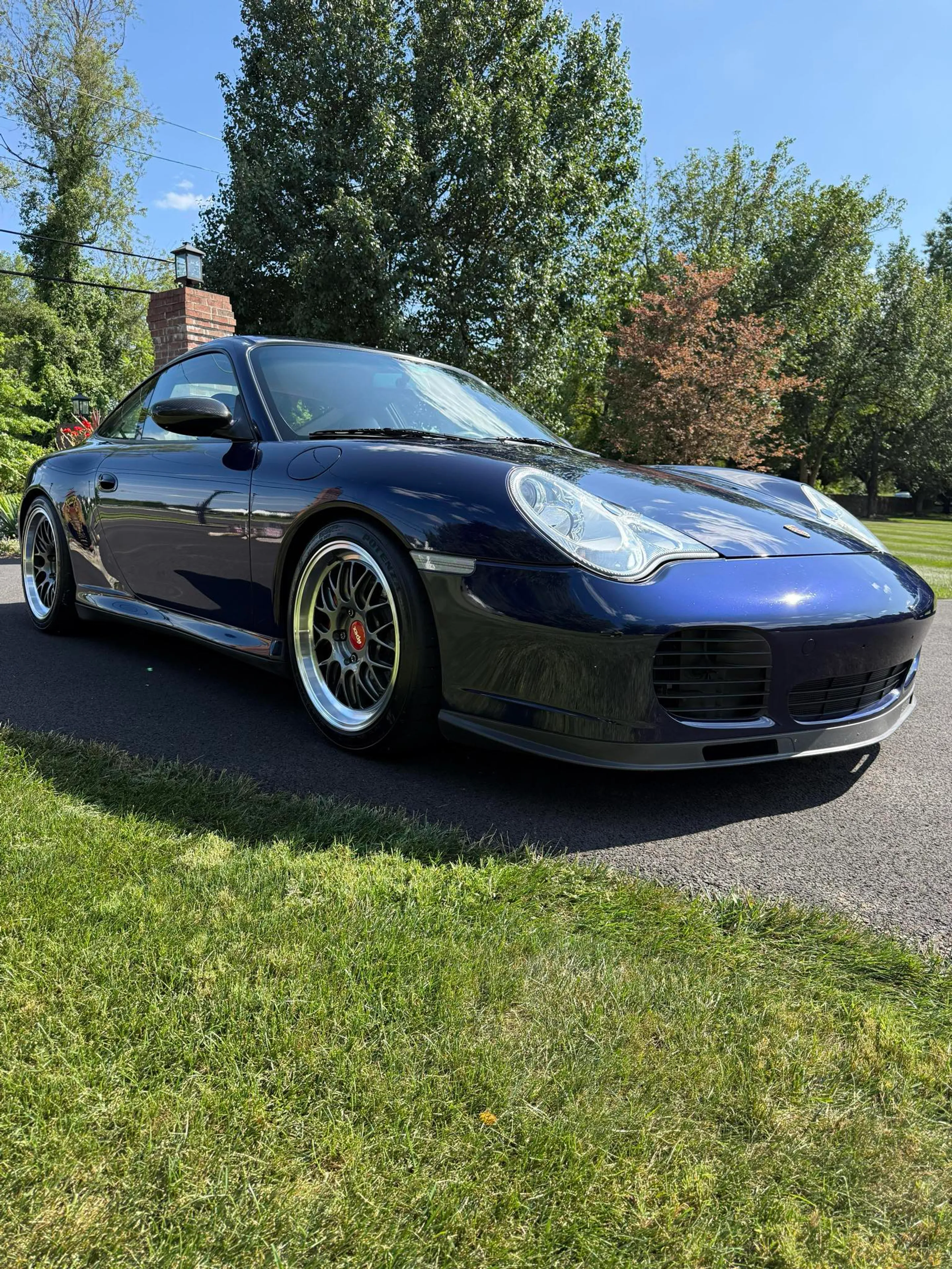Blue Porsche 911 996 Carrera 4S with 18" ML-10RT Apex wheels in Machined Lip Anthracite