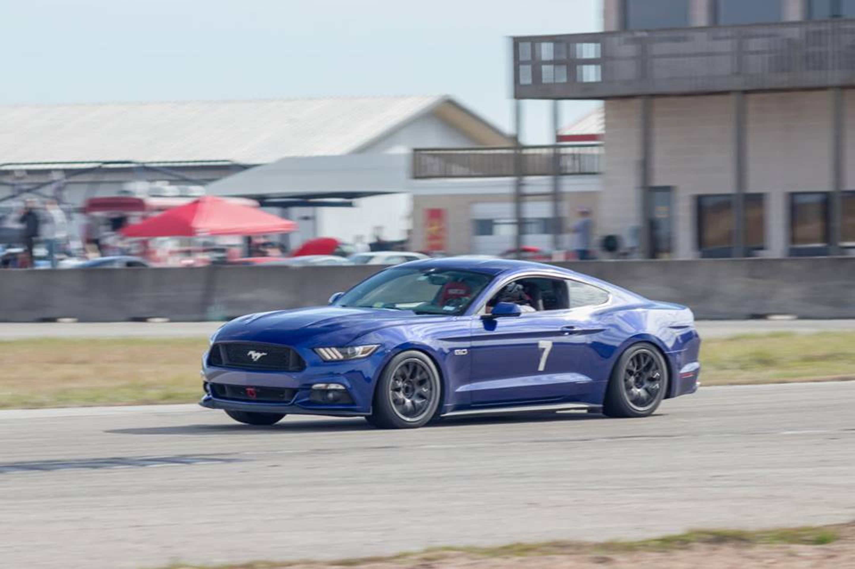 Blue Ford S550 Mustang GT with 18" EC-7 Apex wheels in Anthracite
