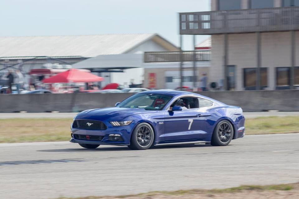 Blue Ford S550 Mustang GT with 18" EC-7 Apex wheels in Anthracite