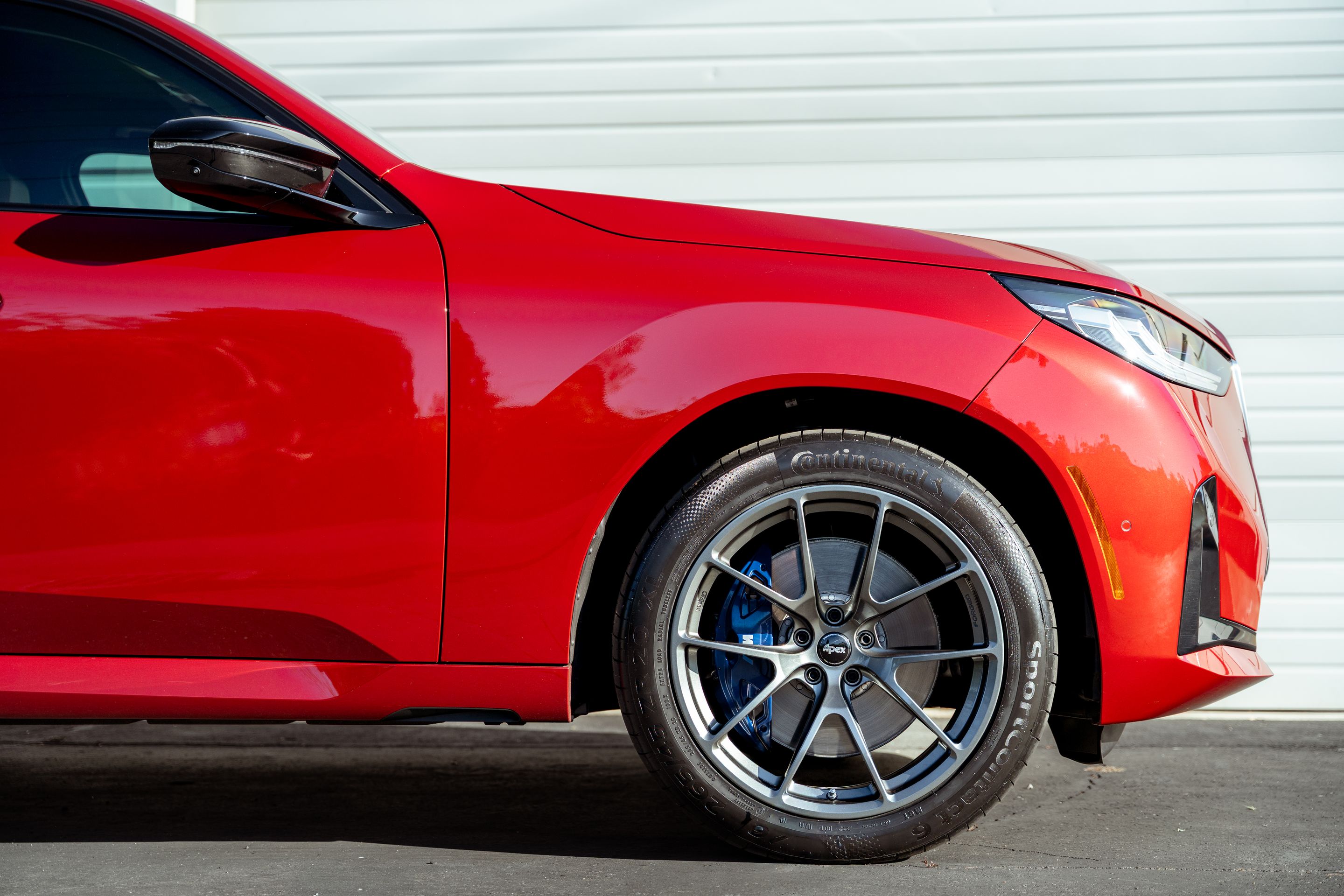 Red BMW G45 X3 with 20" VS-5RX Apex wheels in Anthracite