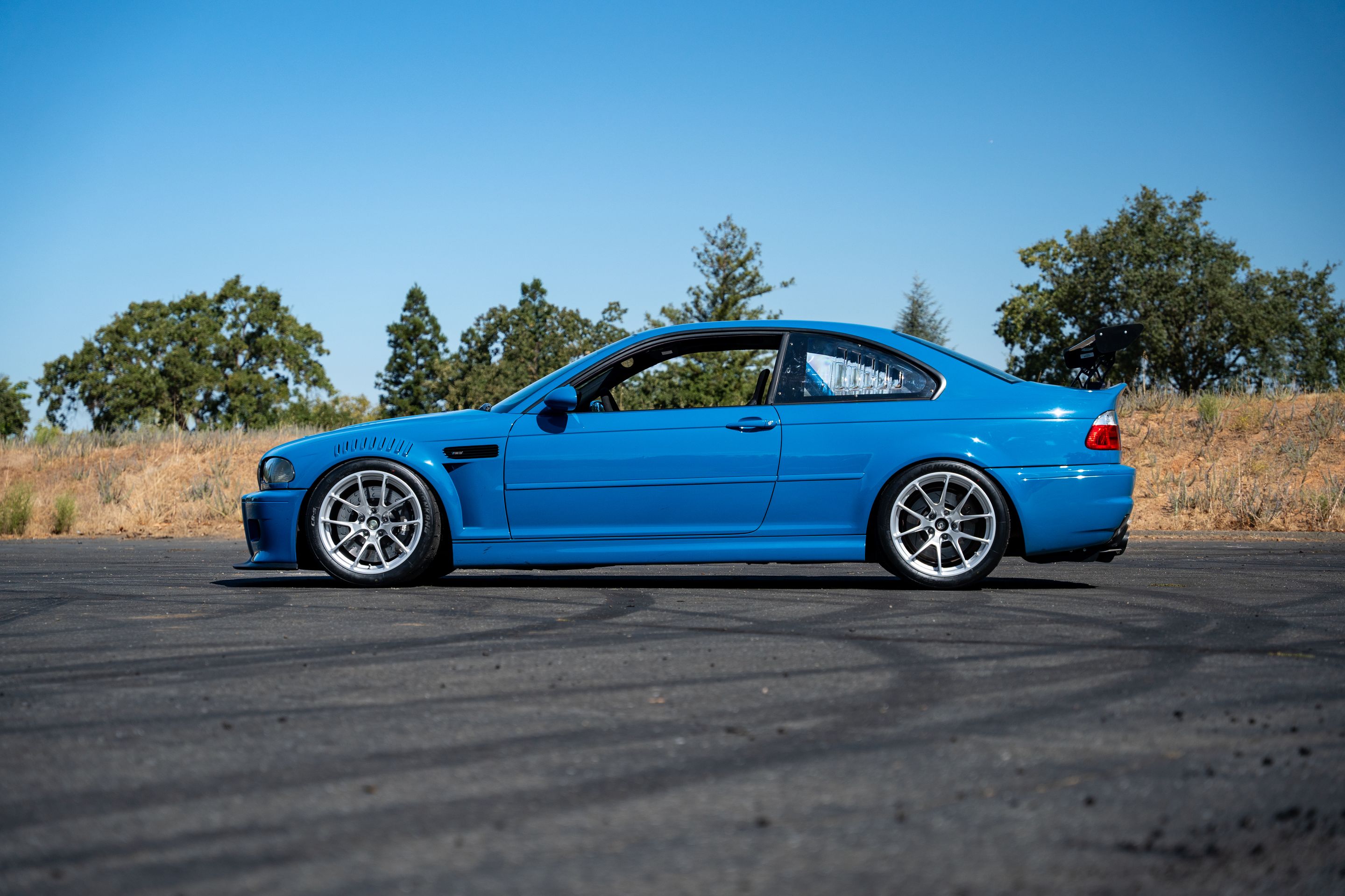 Blue BMW E46 M3 with 18" VS-5RE Apex wheels in Race Silver
