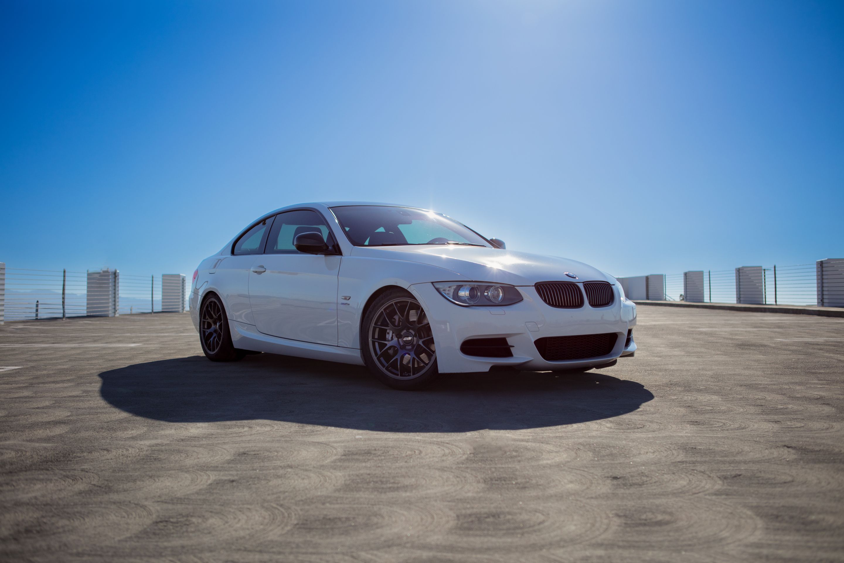 White BMW E92 Coupe 3 Series with 18" EC-7 Apex wheels in Anthracite