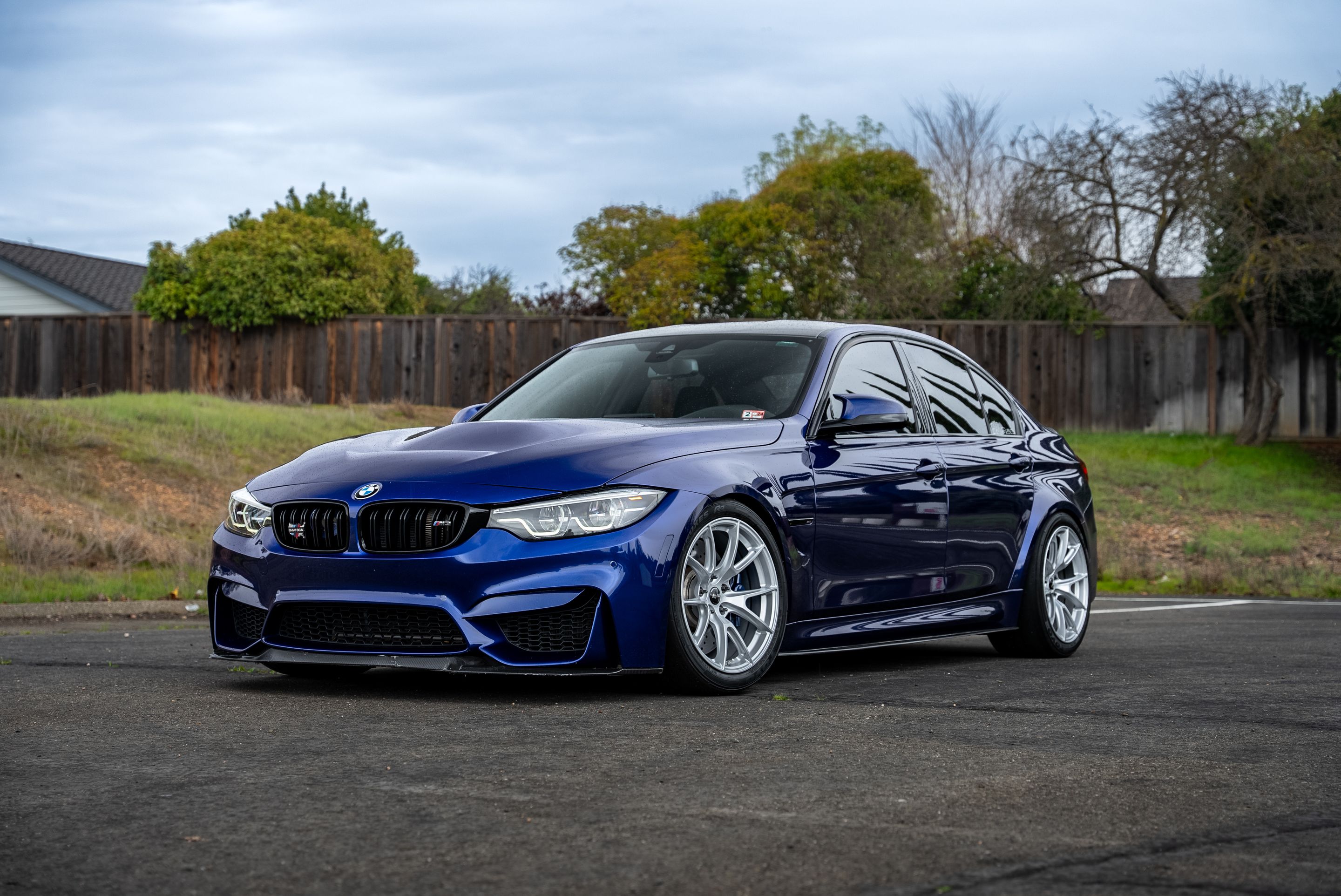 Blue BMW F80 M3 with 18" VS-5 Apex wheels in Race Silver