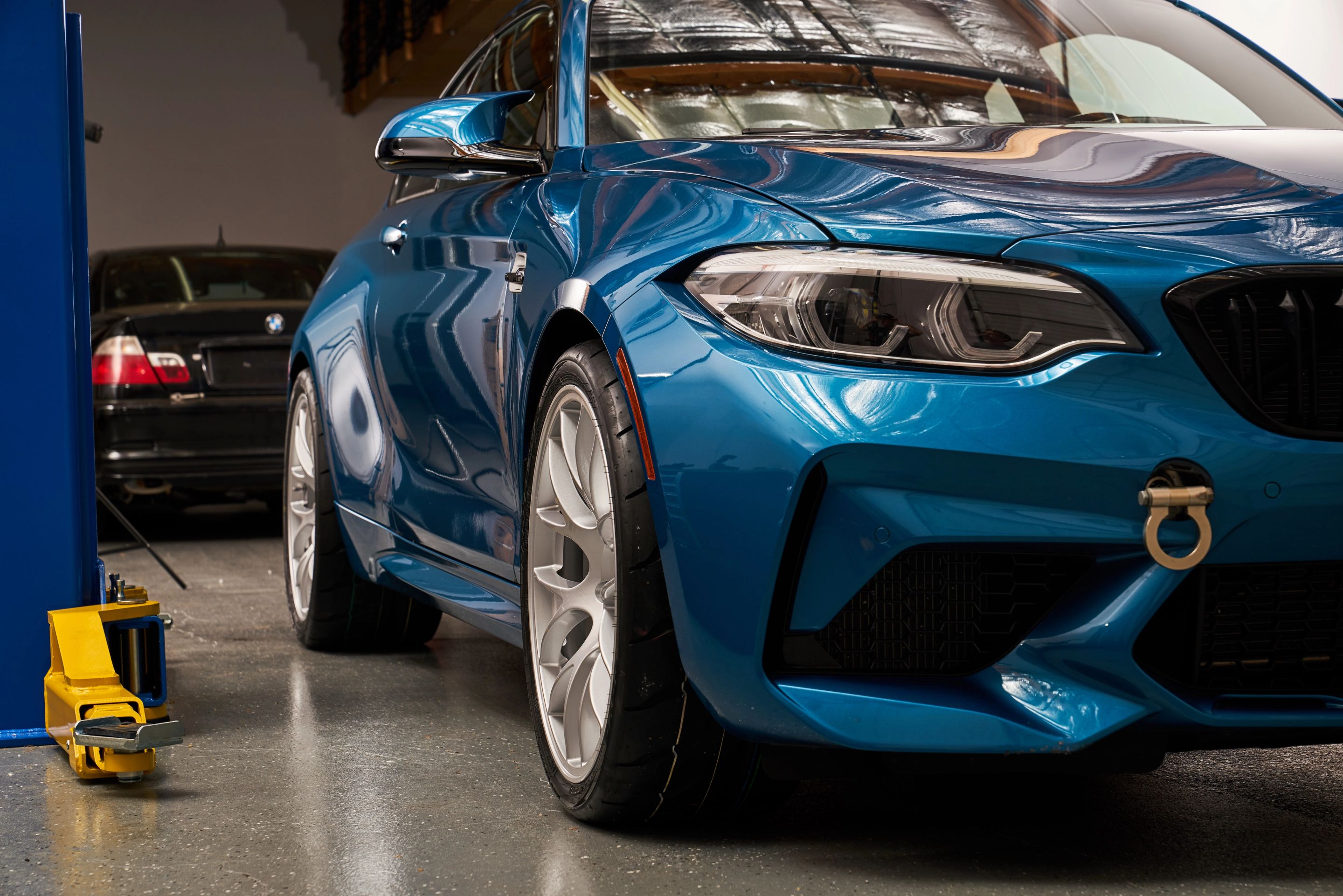 Blue BMW F87 M2 with 19" EC-7 Apex wheels in Race Silver