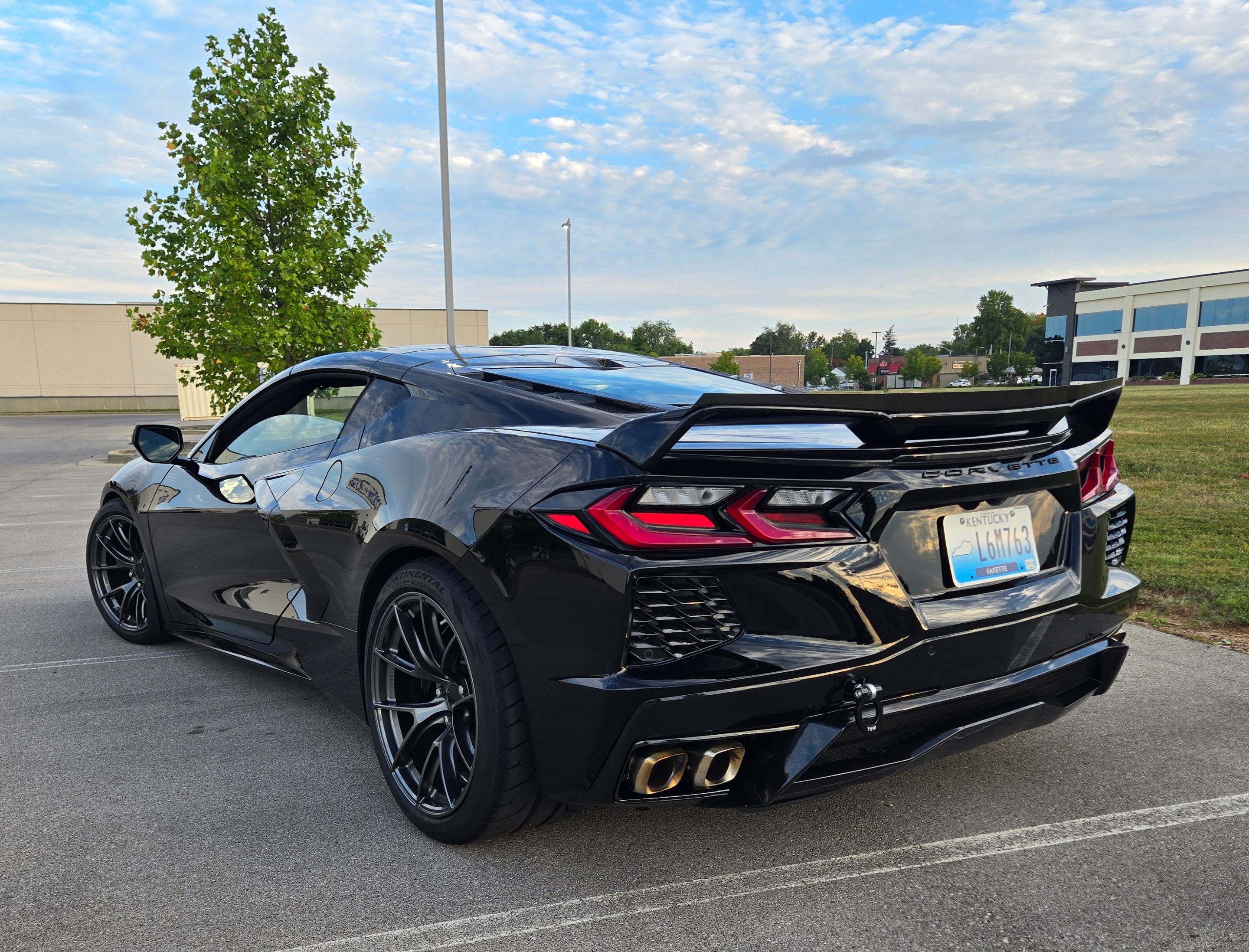 Black Chevrolet C8 Corvette Stingray/Z51 with 18"/19" VS-5RS Apex wheels in Anthracite