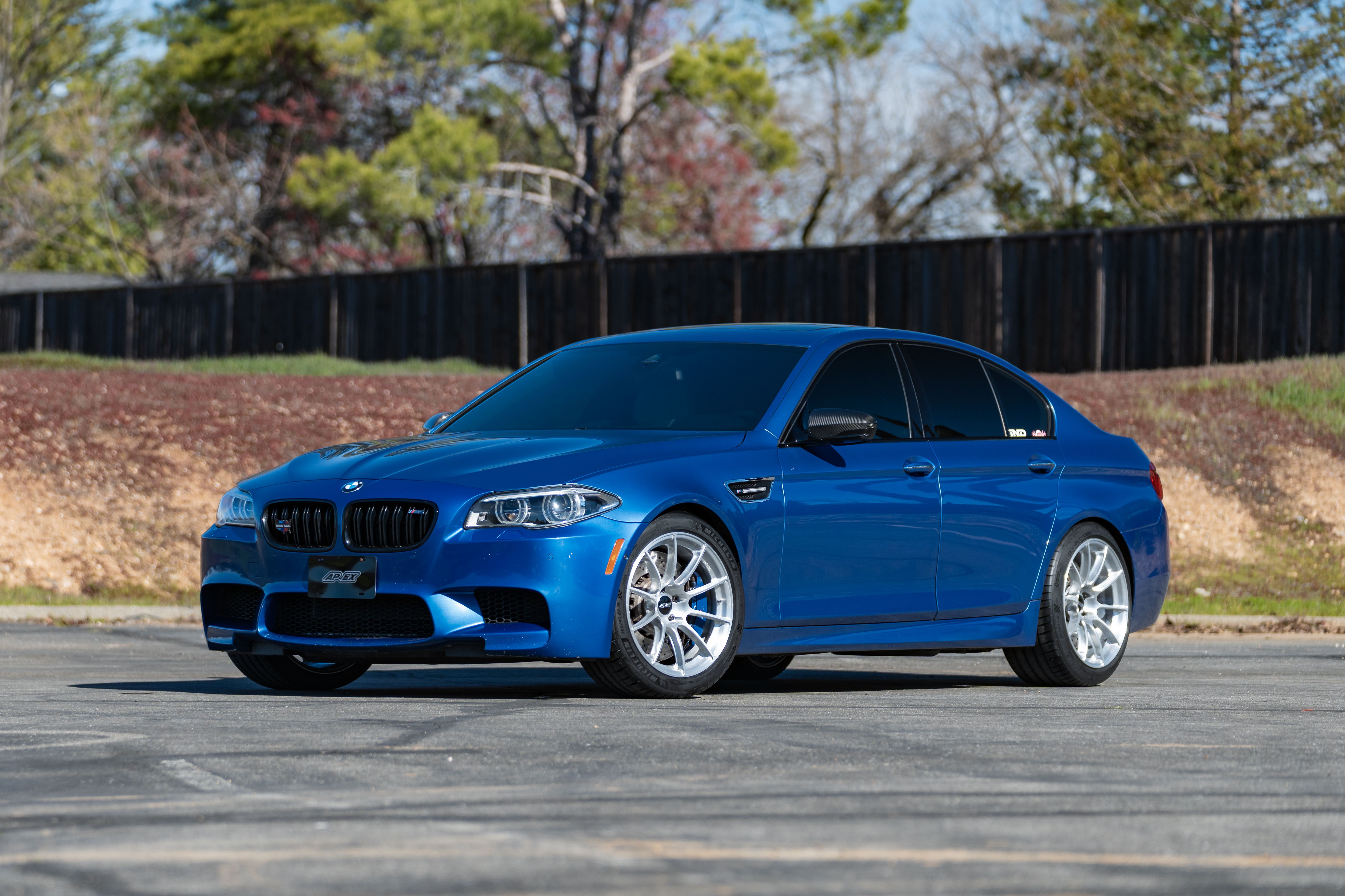 Blue BMW M5 - SM-10RS in Brushed Clear