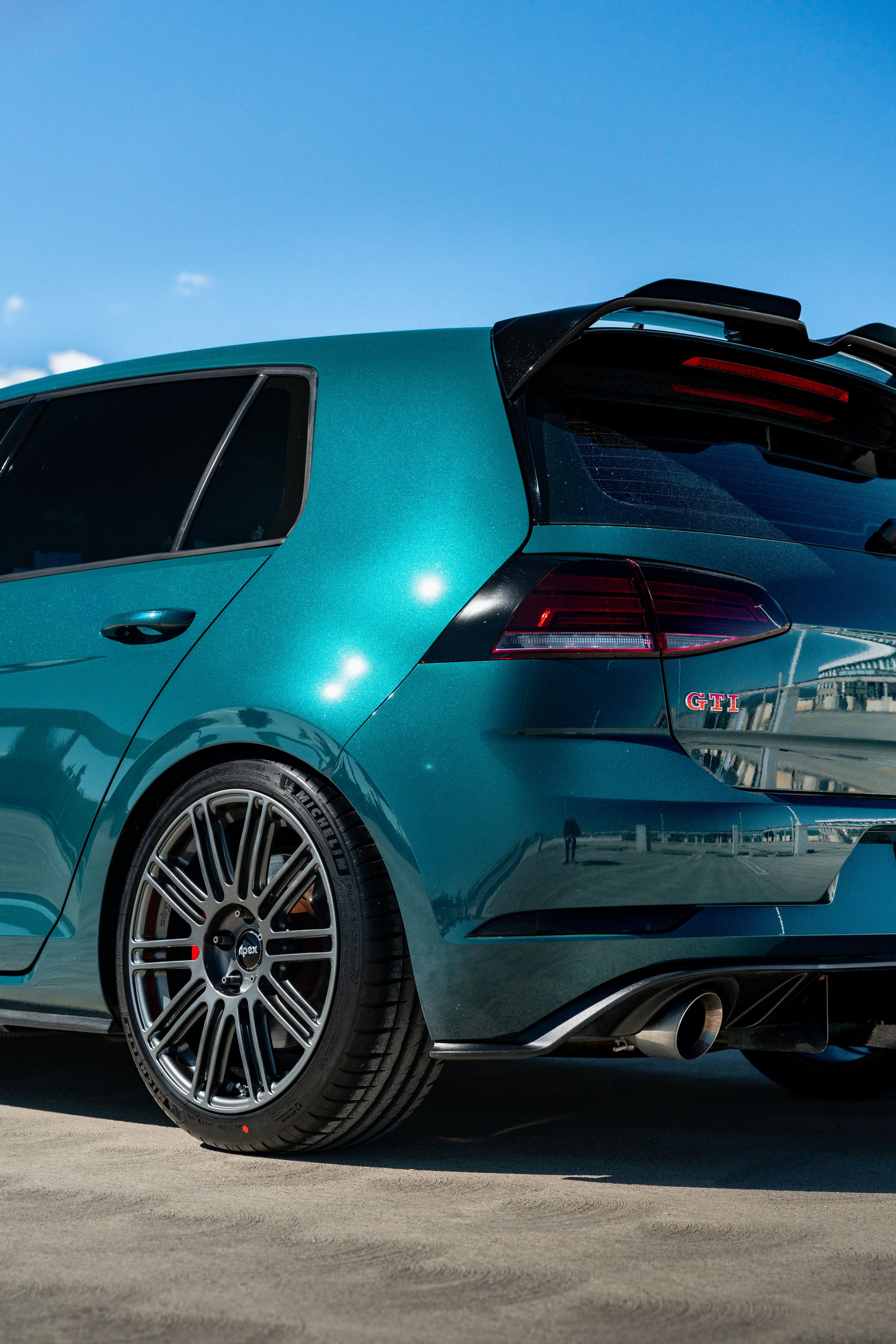 Green VW MK7 GTI with 18" TC-10RT Apex wheels in Anthracite