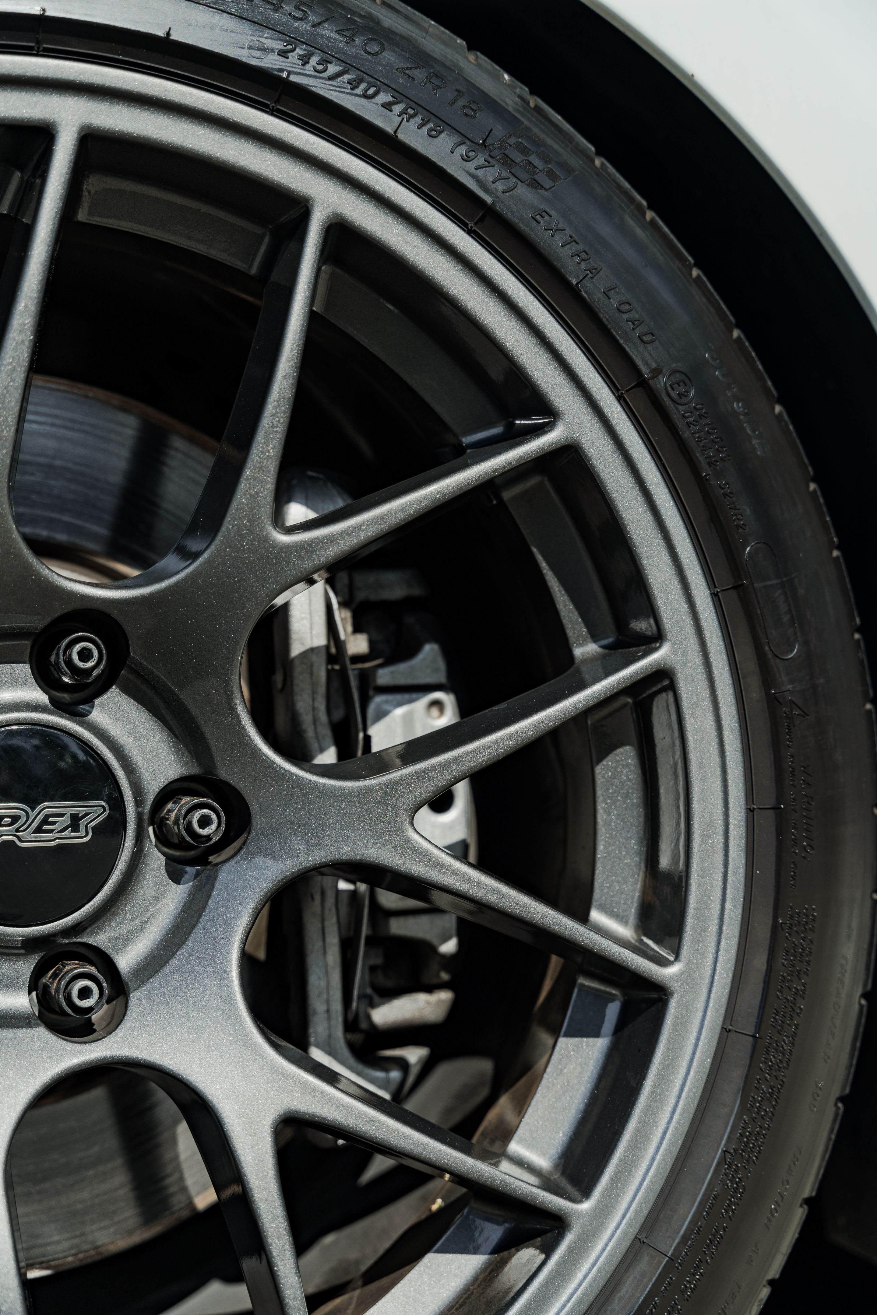 White BMW E92 Coupe 3 Series with 18" EC-7 Apex wheels in Anthracite