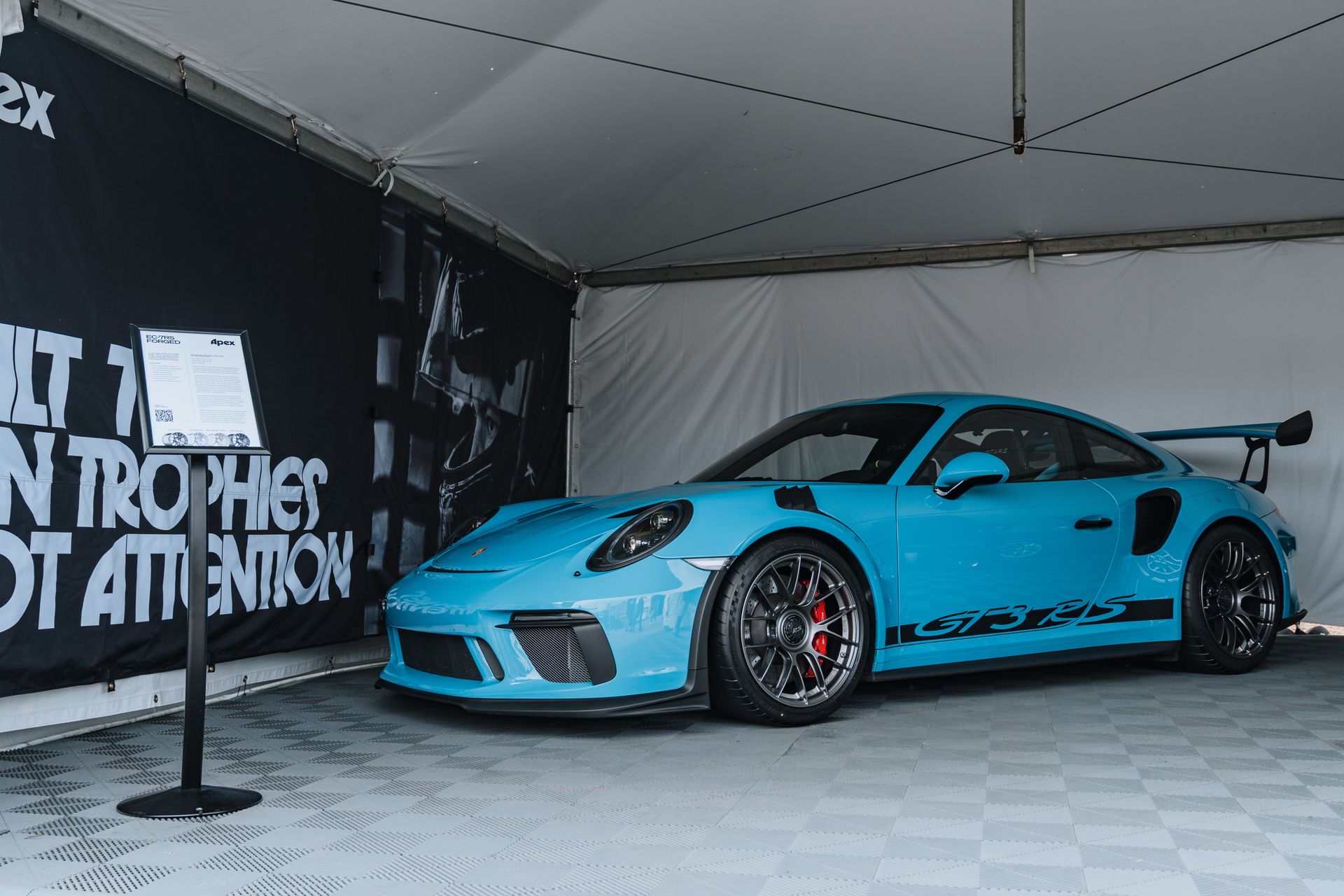 Porsche 911 996 GT2 with 18" EC-7RS in Anthracite