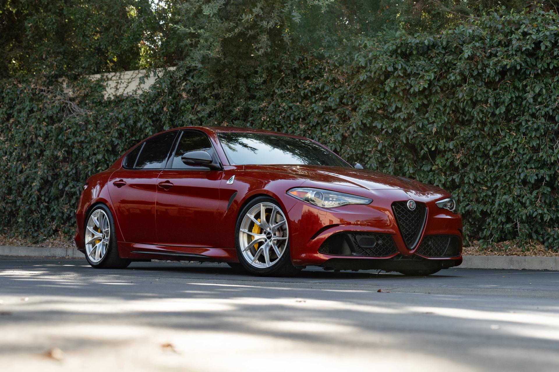 Alfa Romeo Giulia Quadrifoglio with 19" VS-5RS in Brushed Clear