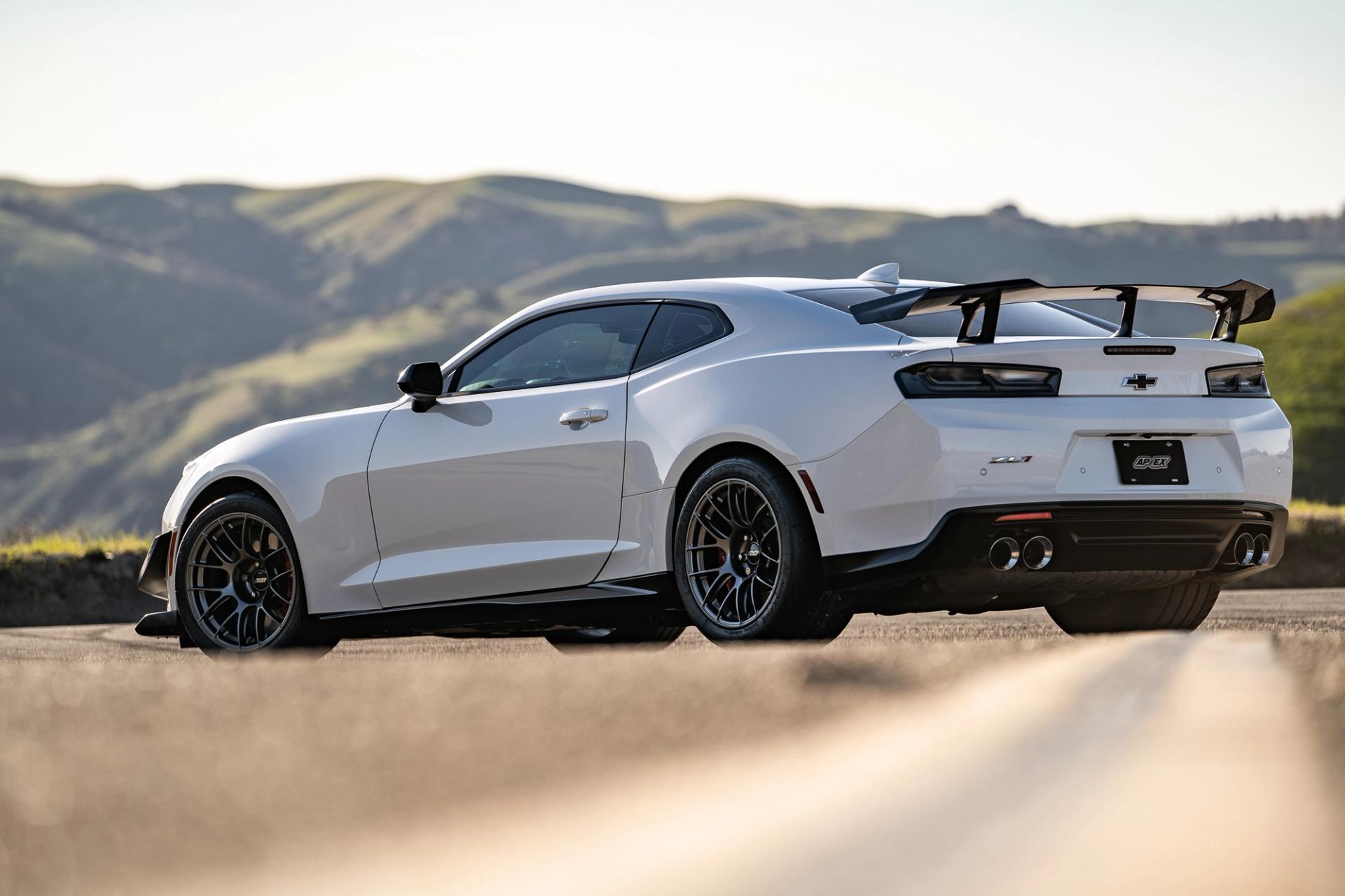 Chevrolet 6th Gen Camaro ZL1 1LE with 18" EC-7RS in Anthracite