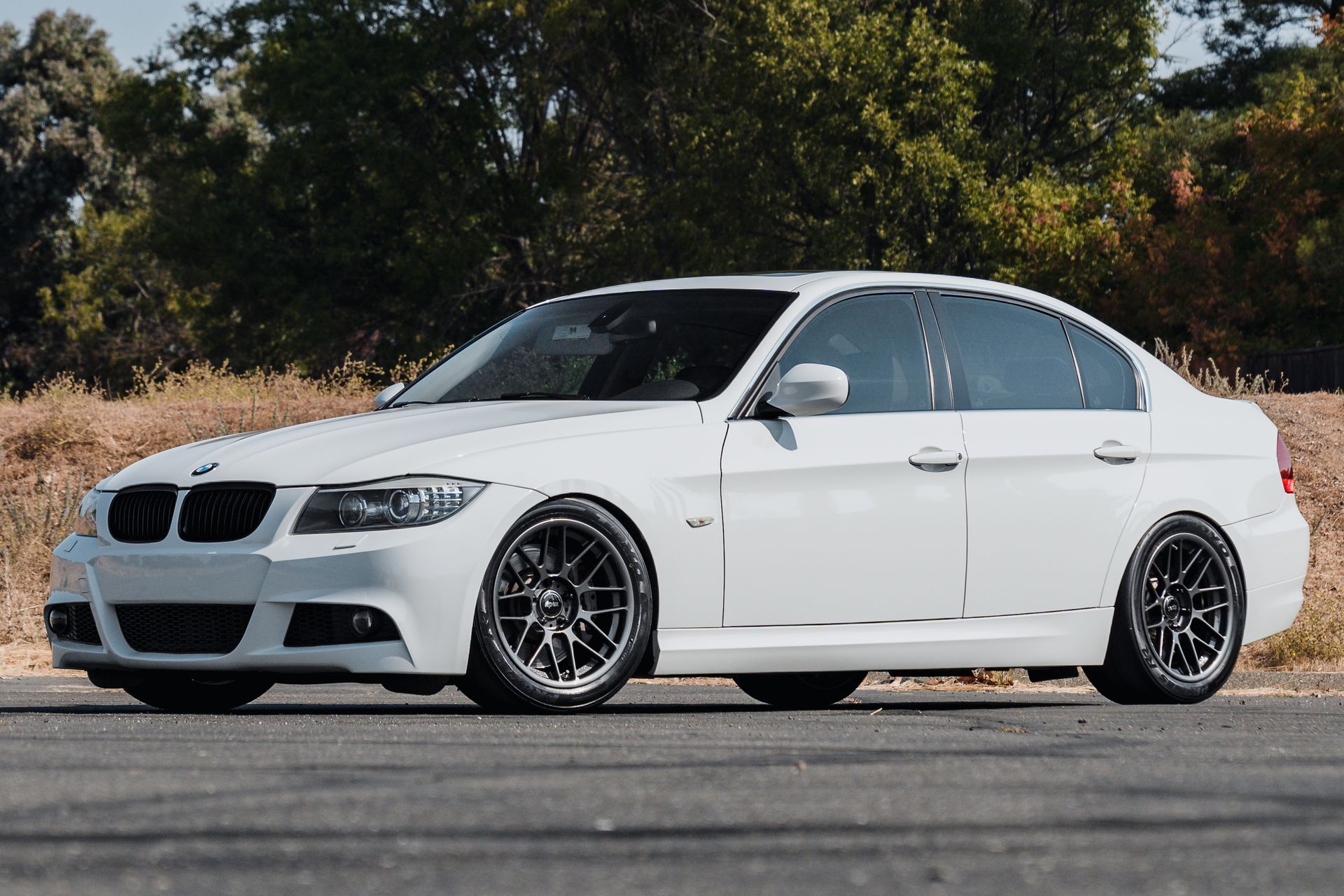 BMW E90 LCI Sedan 3 Series with 17