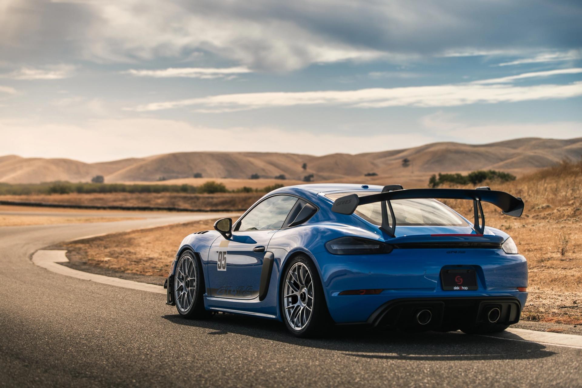 Porsche 718 Cayman GT4 RS with 19" EC-7RS in Race Silver