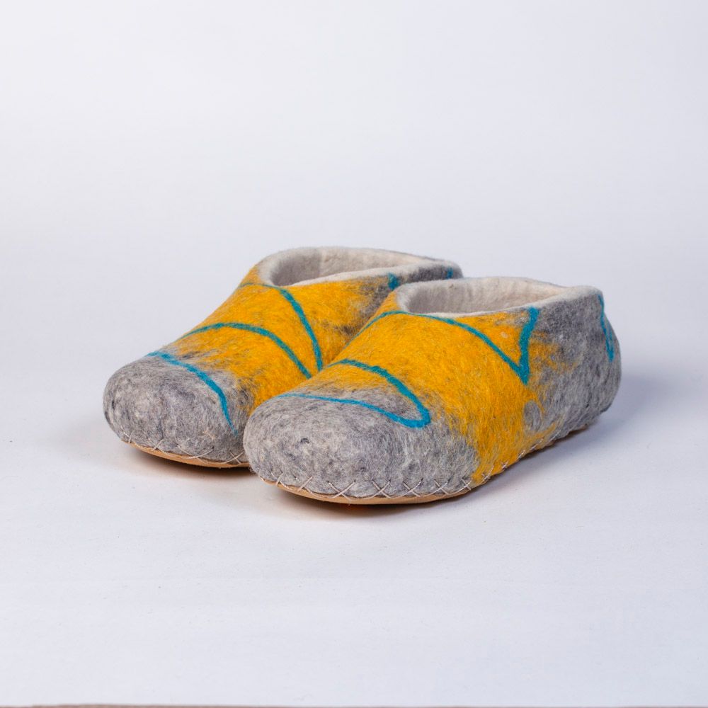 Hand-felted Wool Valley Slippers made in Peru. Model: Cloud Break