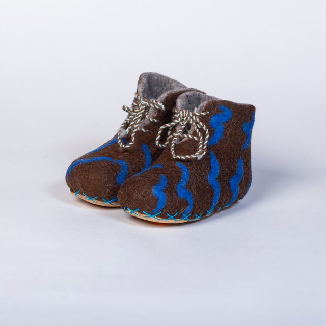 Hand-felted Wool Valley Slippers made in Peru. Model: Gulls
