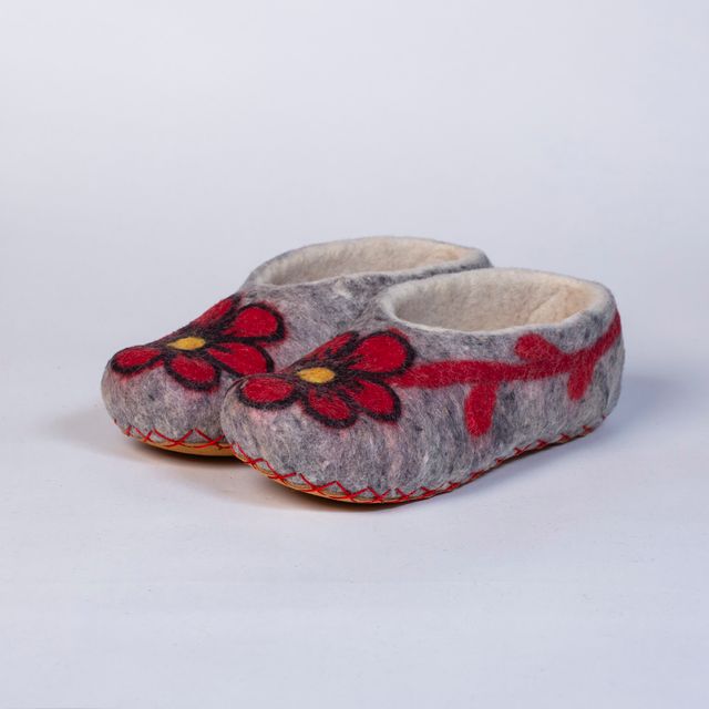Hand-felted Wool Valley Slippers made in Peru. Model: Carnation