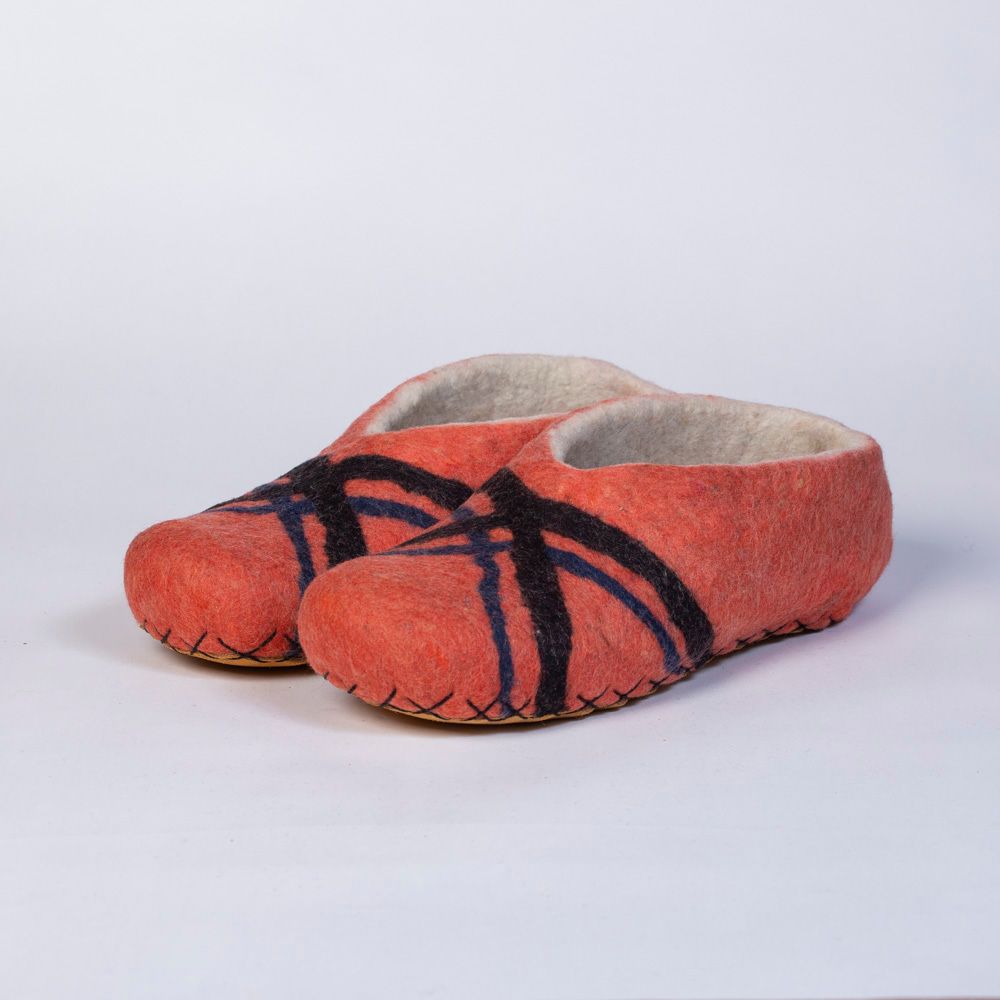 Hand-felted Wool Valley Slippers made in Peru. Model: Argile