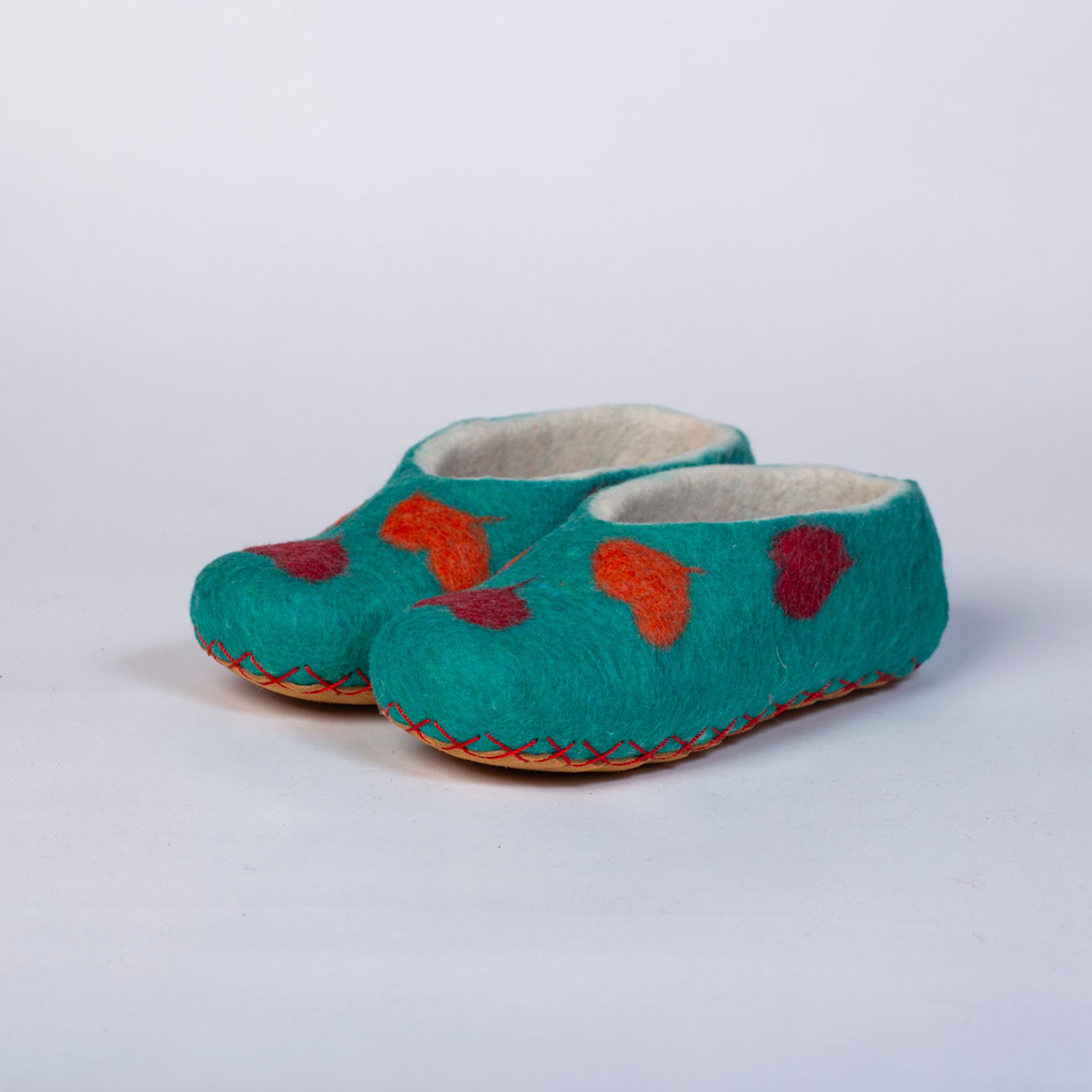 Hand-felted Wool Valley Slippers made in Peru. Model: Two Of Hearts