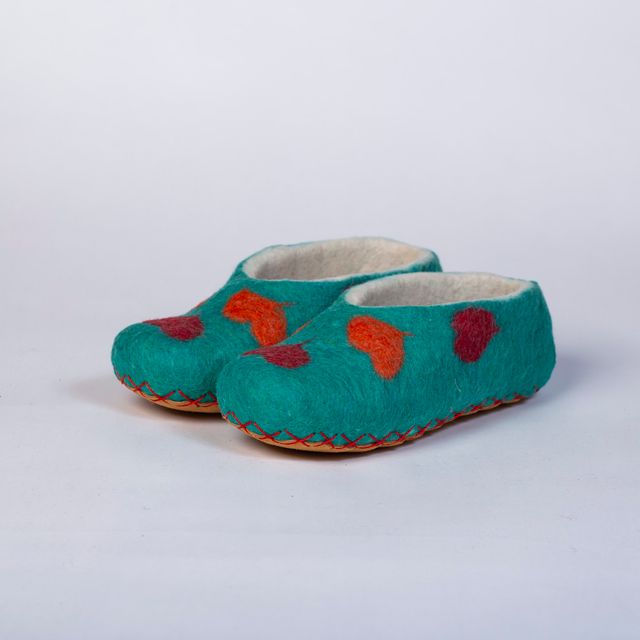 Hand-felted Wool Valley Slippers made in Peru. Model: Two Of Hearts