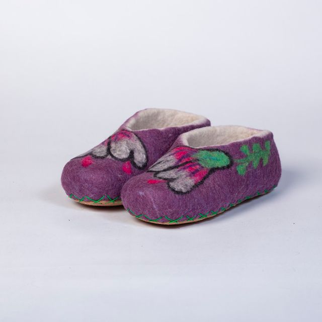 Hand-felted Wool Valley Slippers made in Peru. Model: Cantuta III
