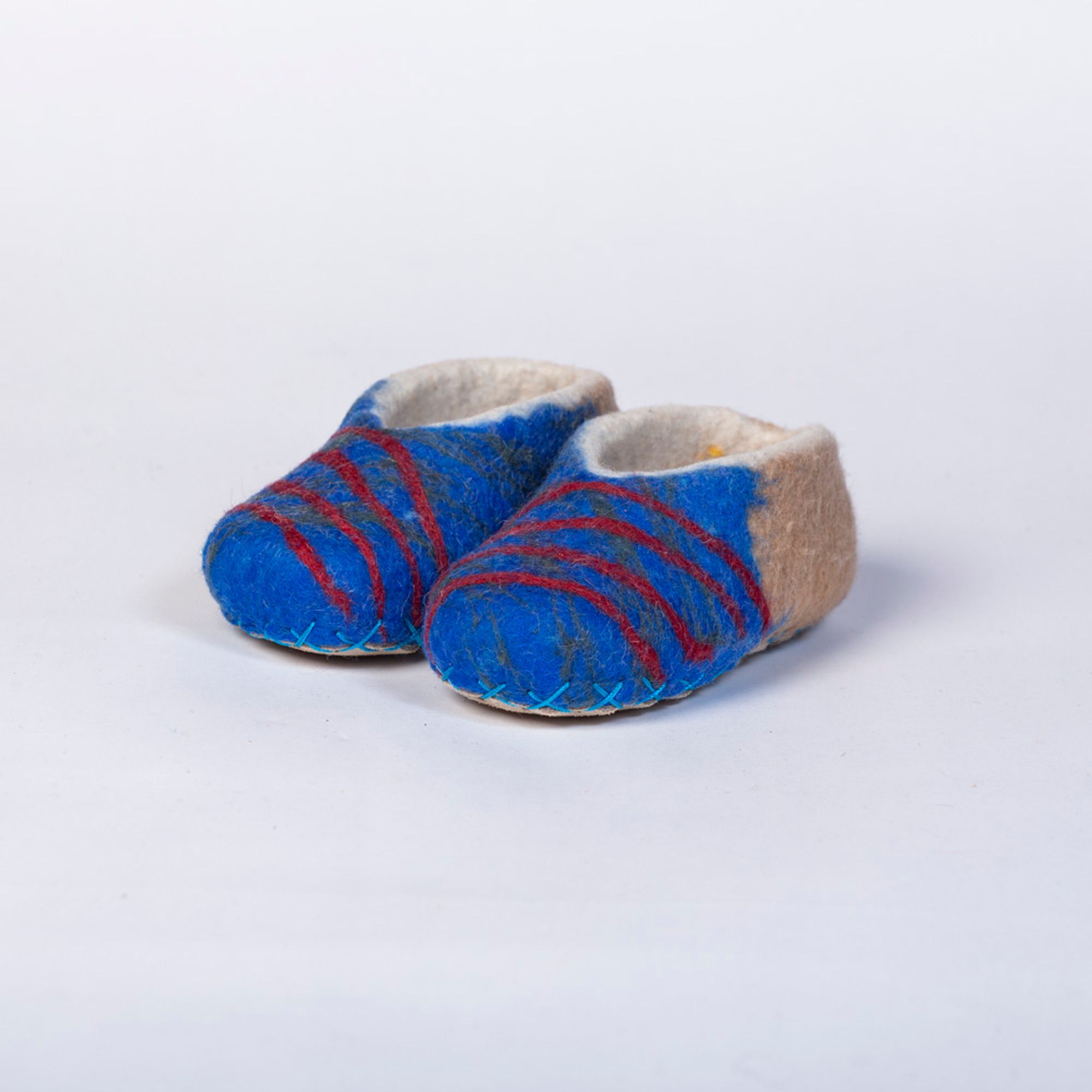 Hand-felted Wool Valley Slippers made in Peru. Model: Red Laser