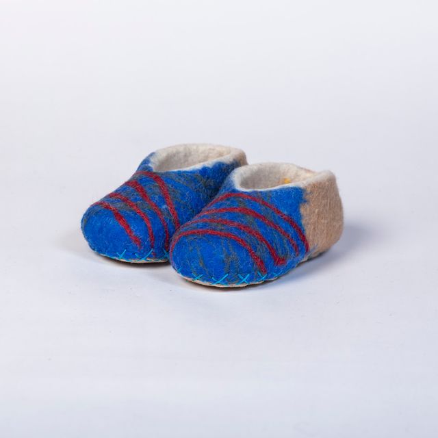 Hand-felted Wool Valley Slippers made in Peru. Model: Red Laser