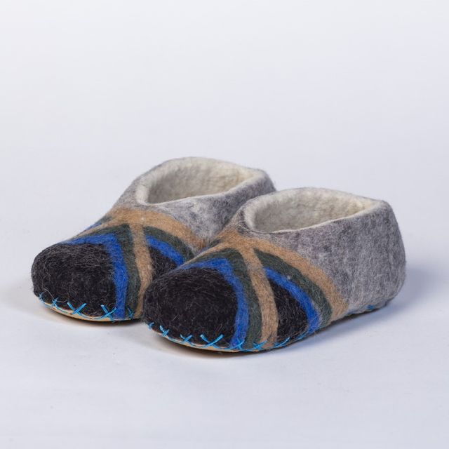 Hand-felted Wool Valley Slippers made in Peru. Model: Etiquette