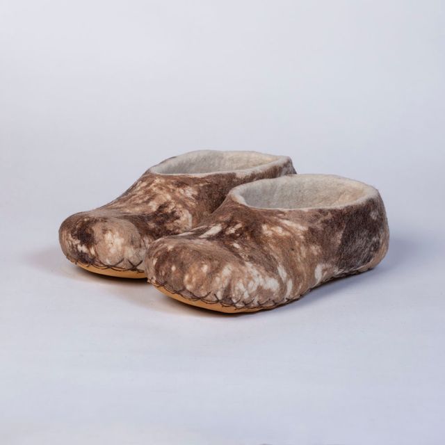 Hand-felted Wool Valley Slippers made in Peru. Model: Hunter