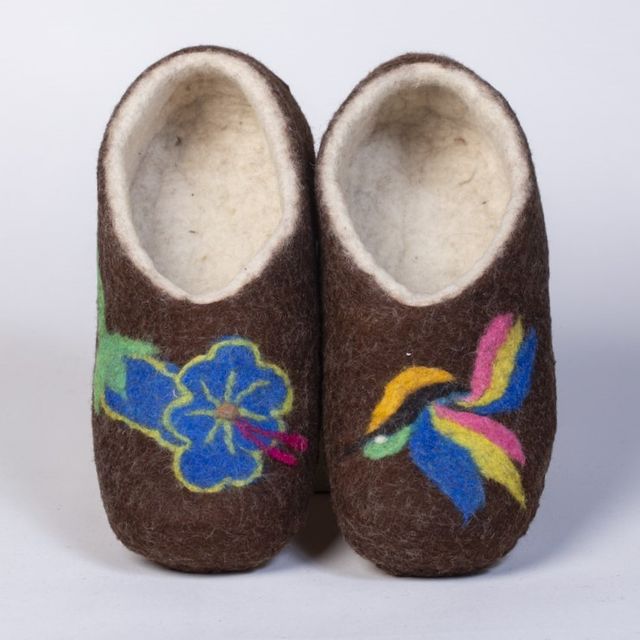 Hand-felted Wool Valley Slippers made in Peru. Model: Colibri