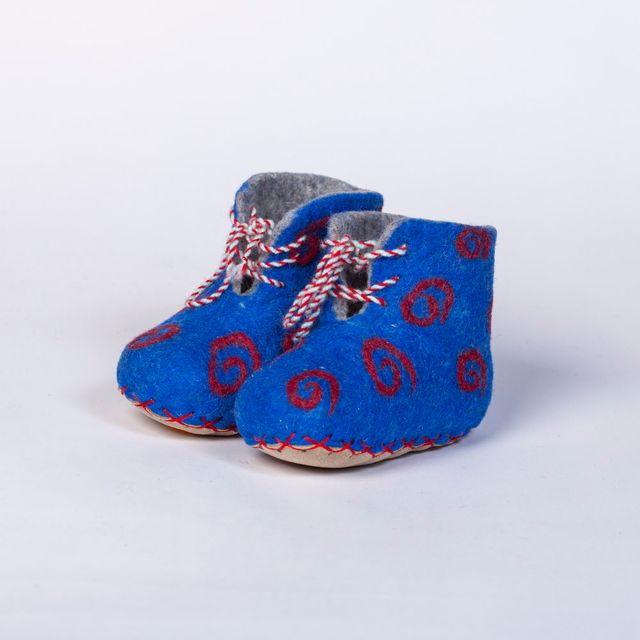 Hand-felted Wool Valley Slippers made in Peru. Model: Doodle Mini