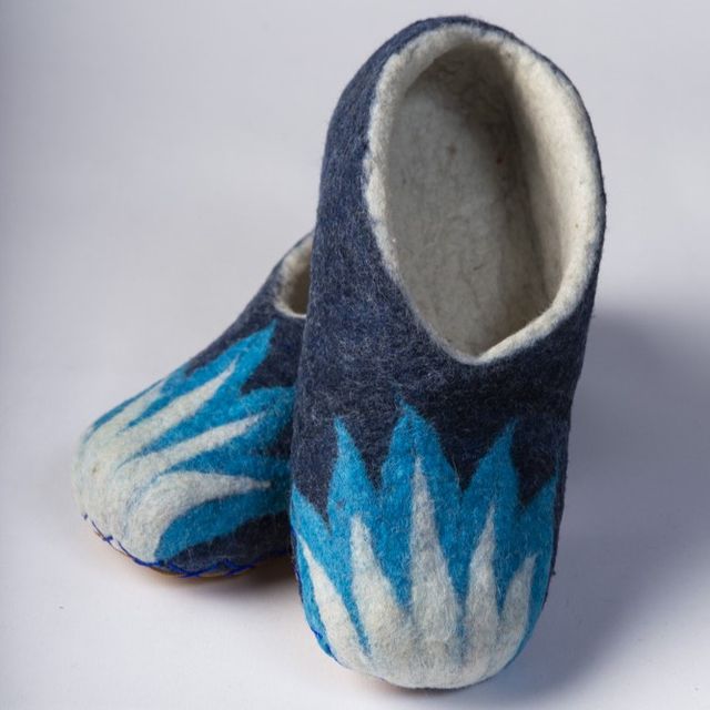 Hand-felted Wool Valley Slippers made in Peru. Model: Ice Petals
