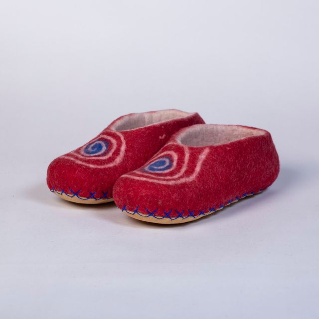 Hand-felted Wool Valley Slippers made in Peru. Model: Sidewinder