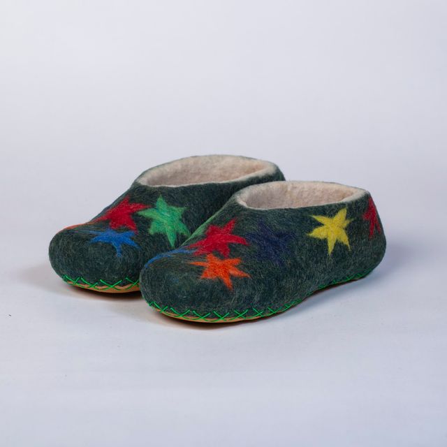 Hand-felted Wool Valley Slippers made in Peru. Model: Star Path