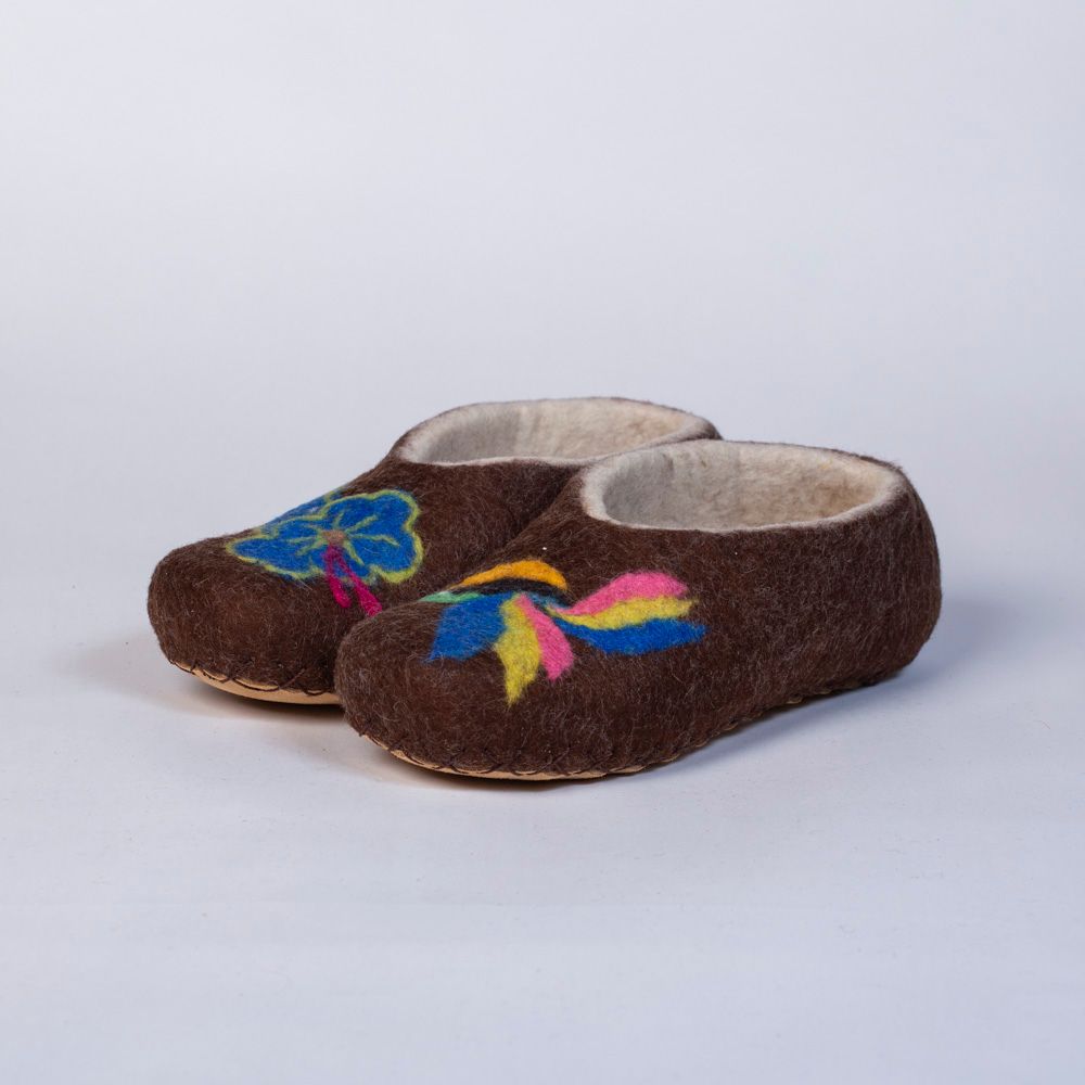 Hand-felted Wool Valley Slippers made in Peru. Model: Colibri