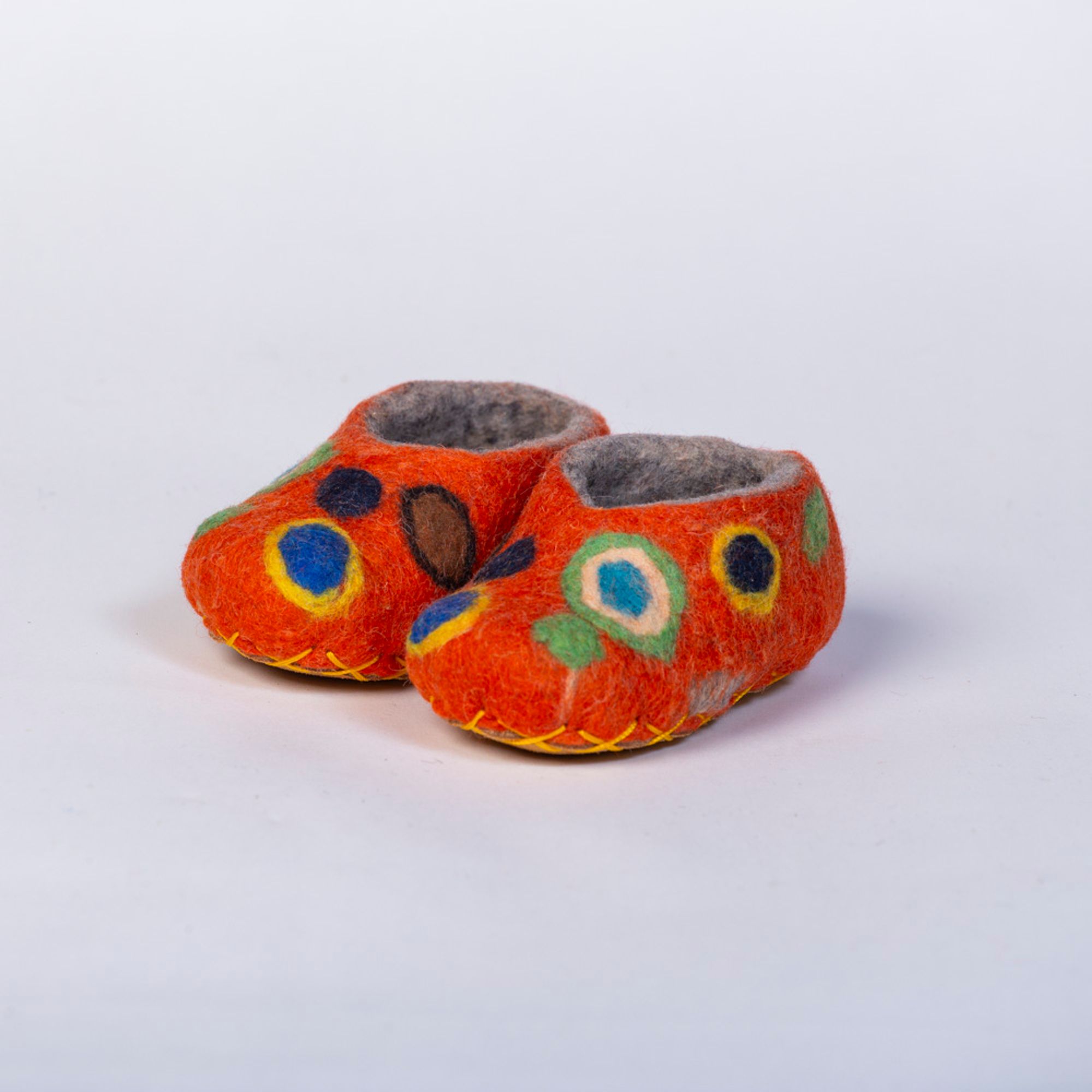 Hand-felted Wool Valley Slippers made in Peru. Model: Circle