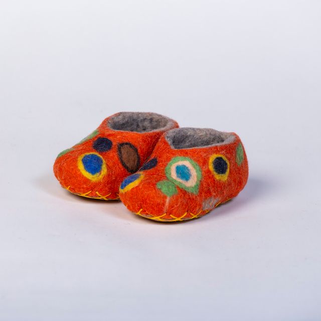 Hand-felted Wool Valley Slippers made in Peru. Model: Circle