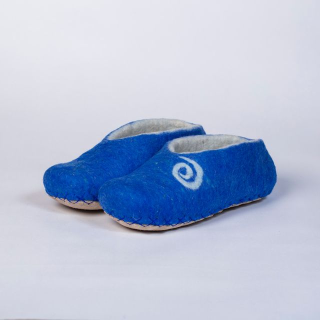 Hand-felted Wool Valley Slippers made in Peru. Model: Whirlpool