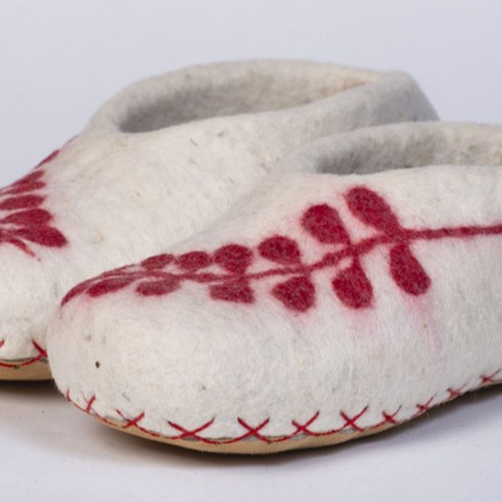 Amaranth slippers